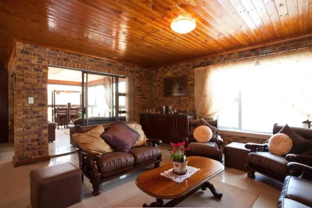 Communal lounge/ TV room in Quest Bed And Breakfast