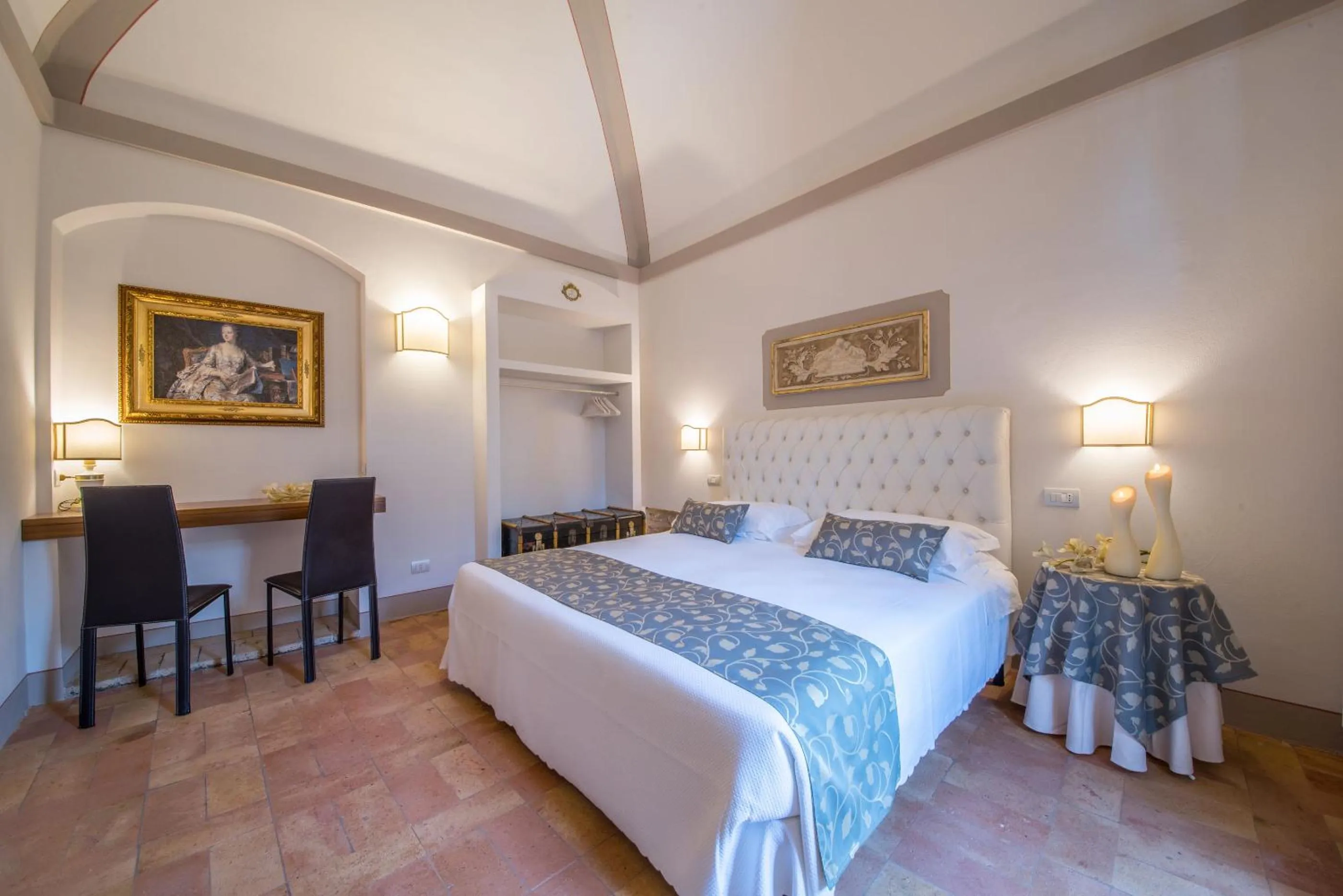 Photo of the whole room, Bed in Suite Assisi