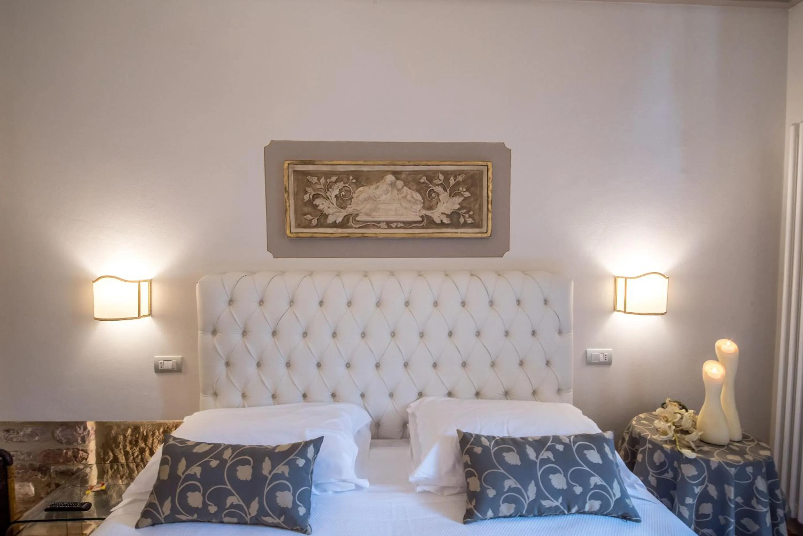 Decorative detail, Bed in Suite Assisi