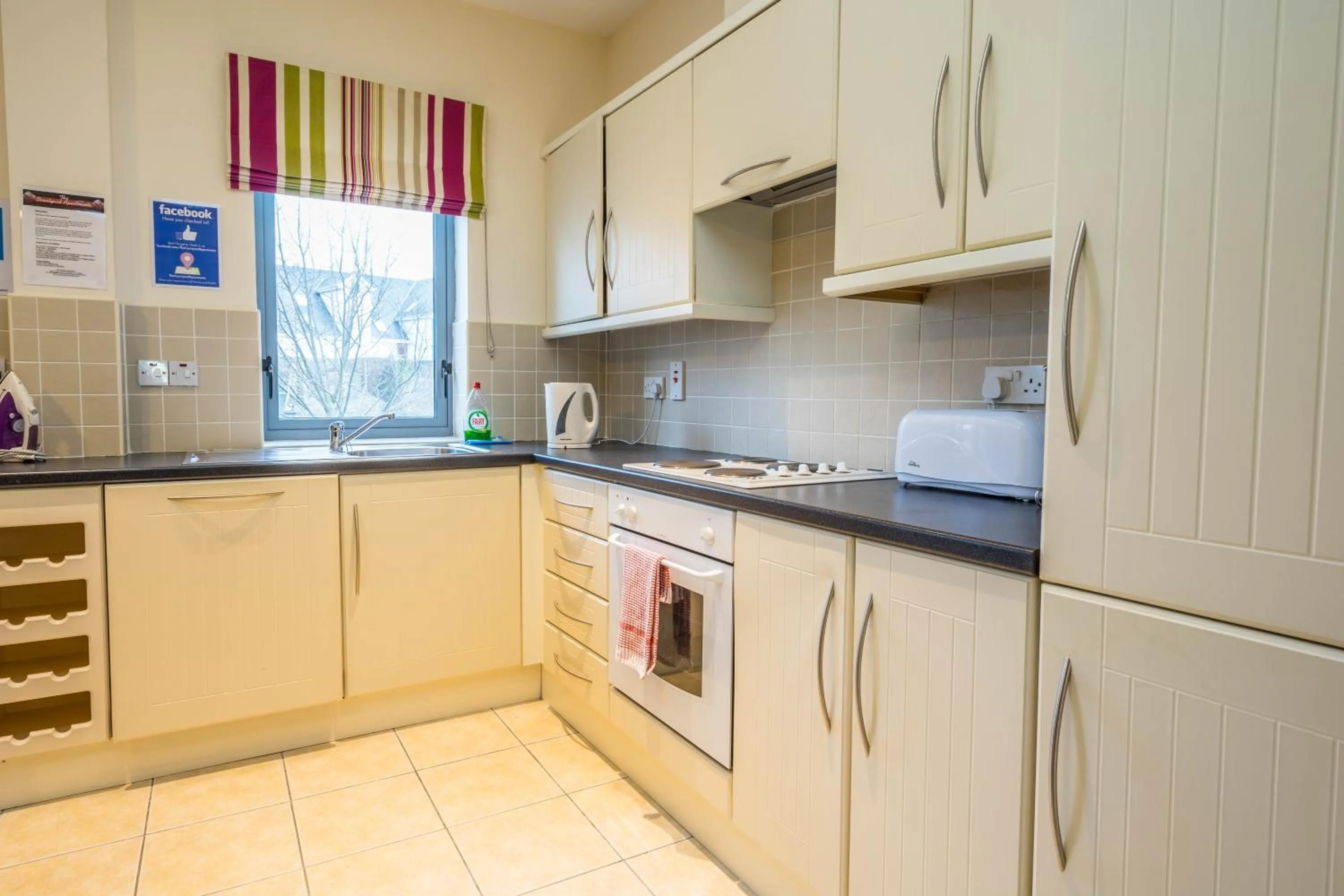 Coffee/tea facilities in The Courtyard Apartments