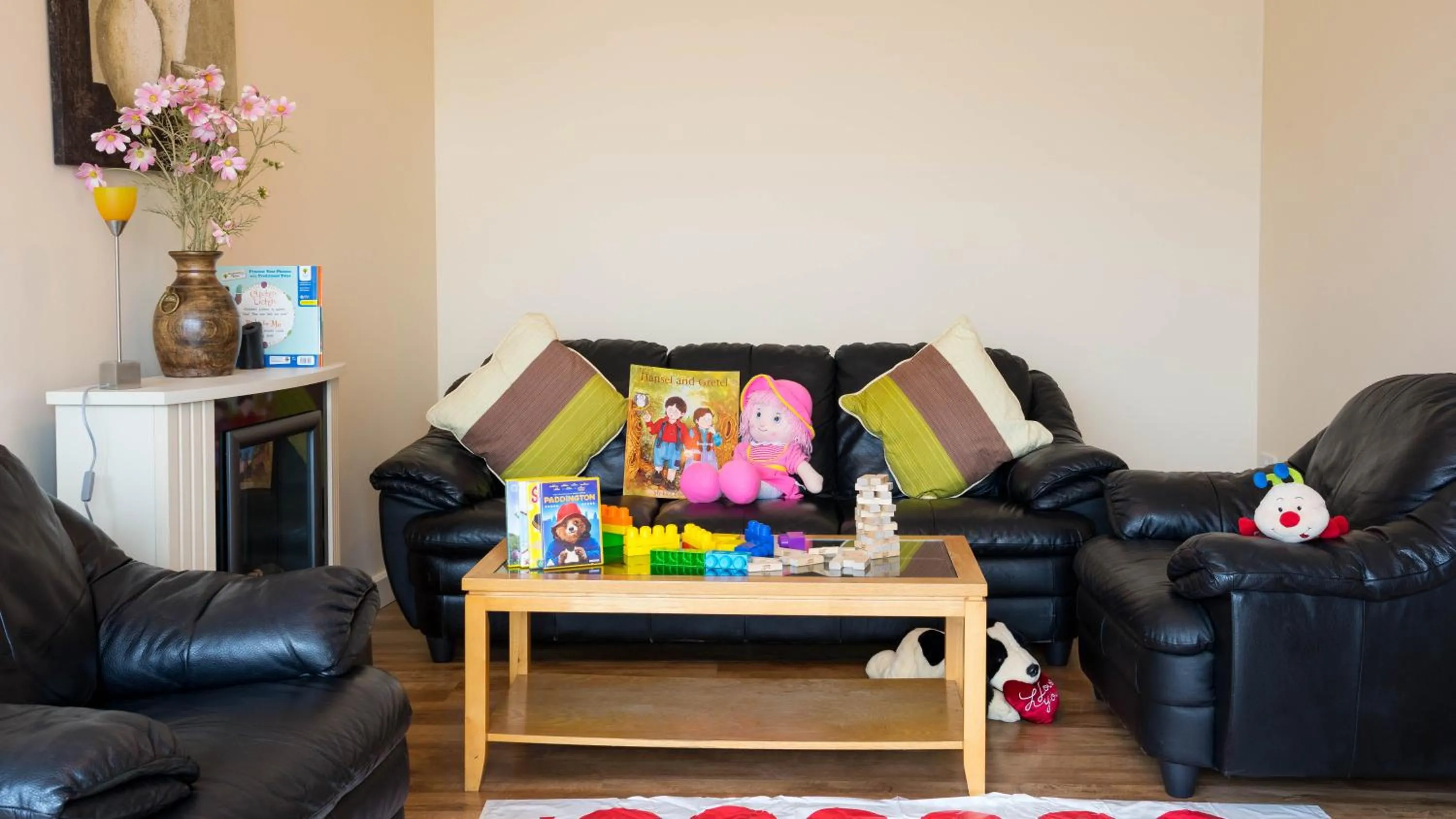 Seating area in The Courtyard Apartments