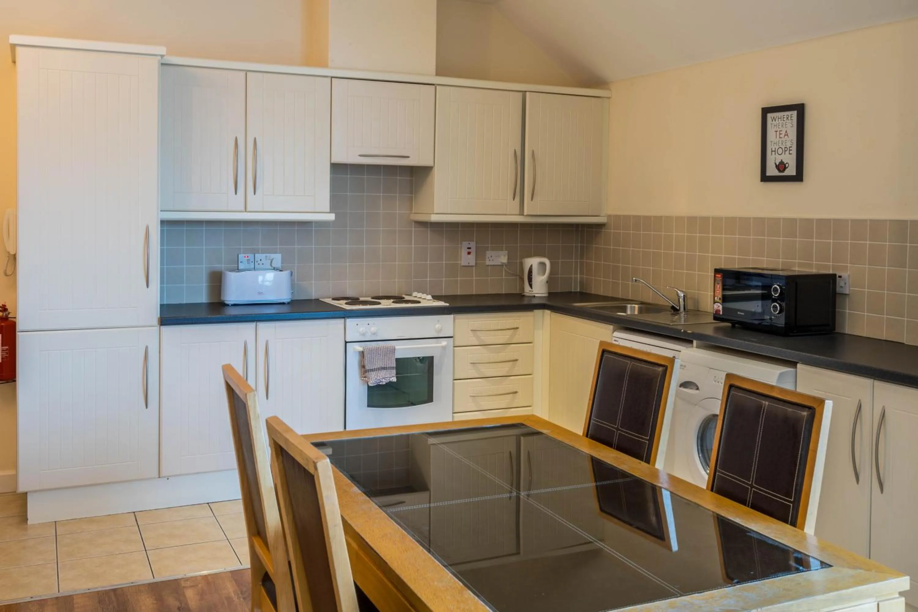 Kitchen or kitchenette in The Courtyard Apartments