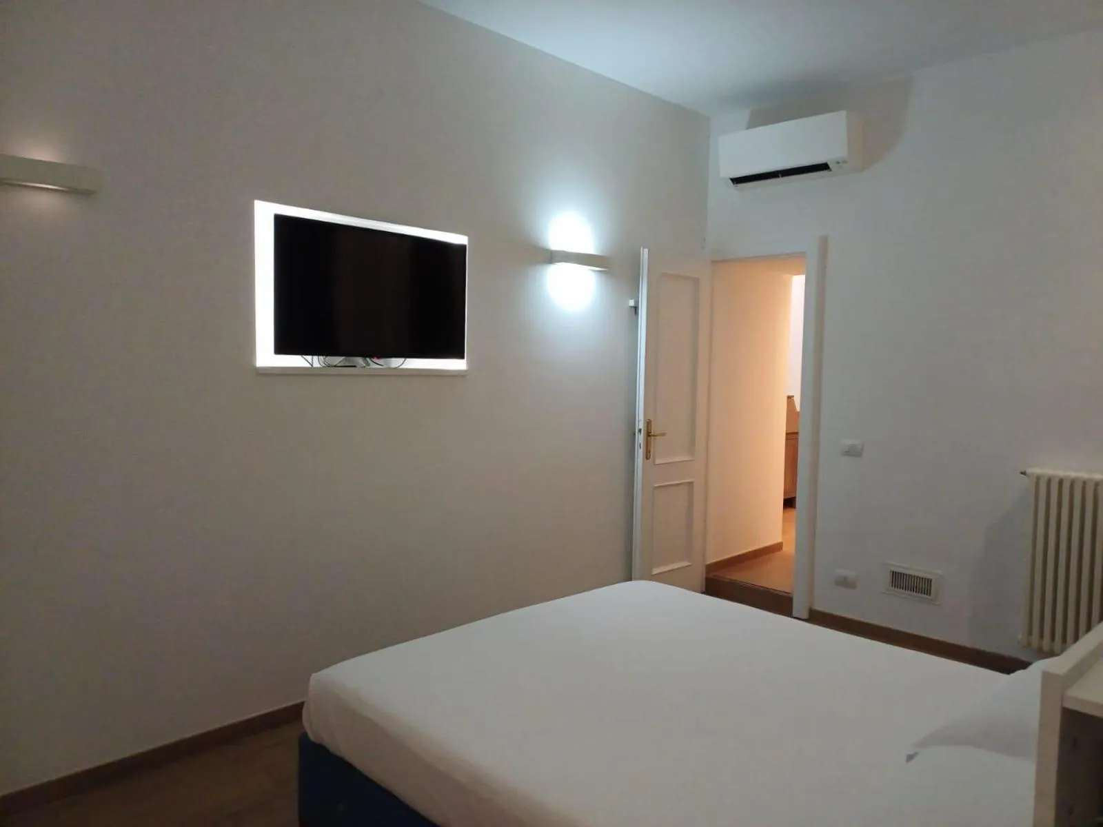 Bedroom, Bed in Apollo Apartments Colosseo