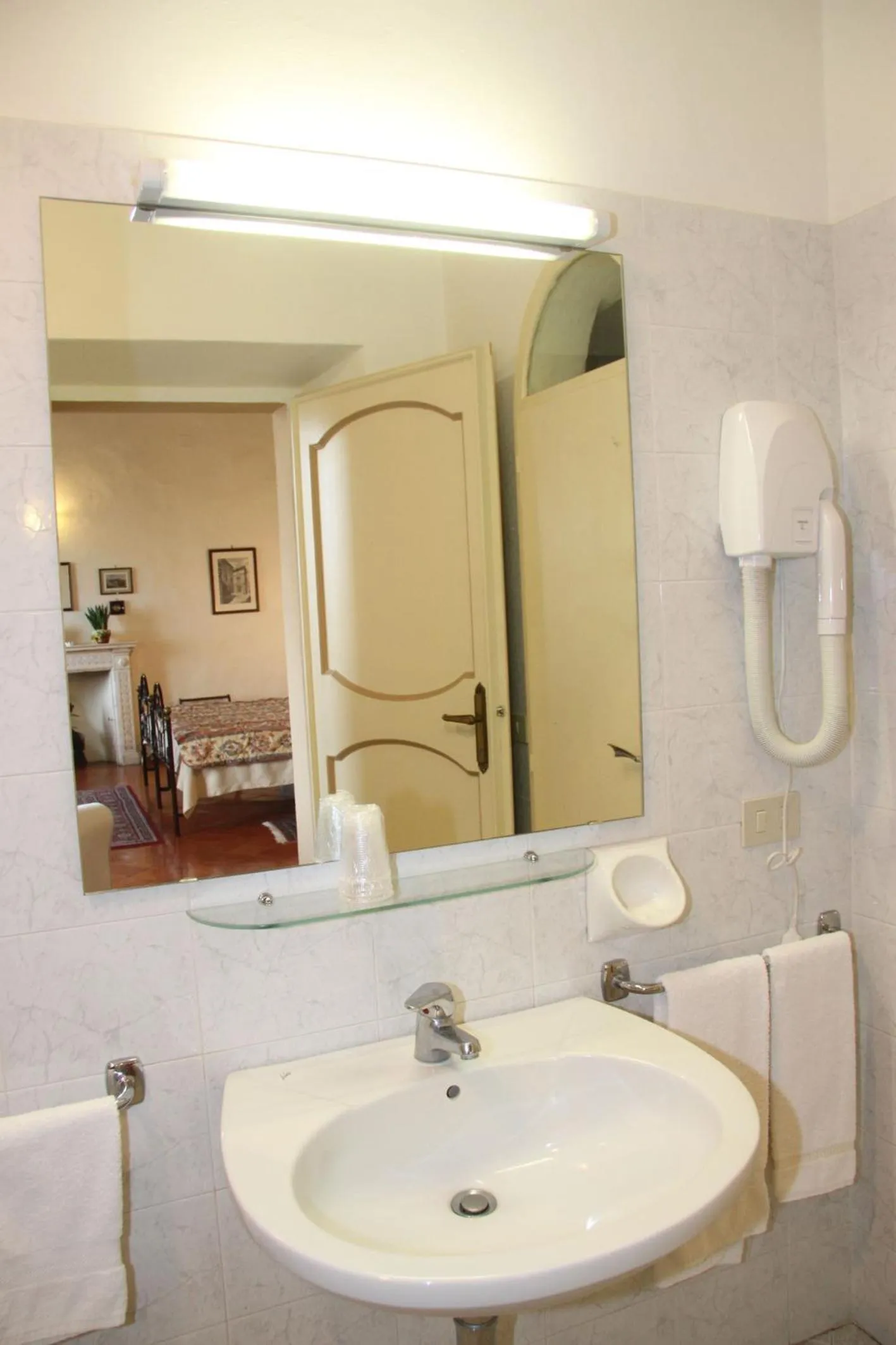 Bathroom in B&B L'Agnolo Di Caroti Cinzia