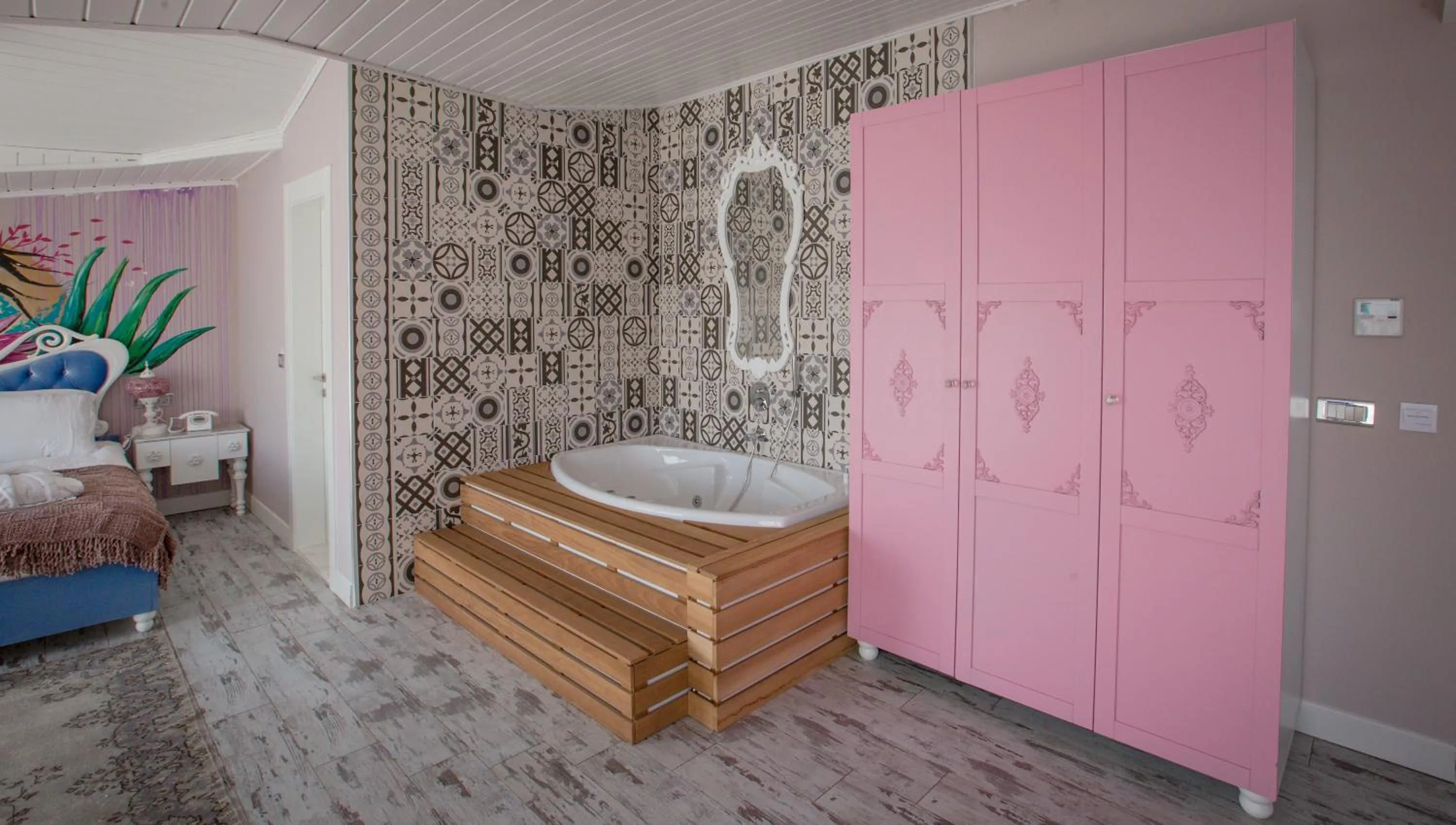 Decorative detail, Bed in Limnades Hotel İznik