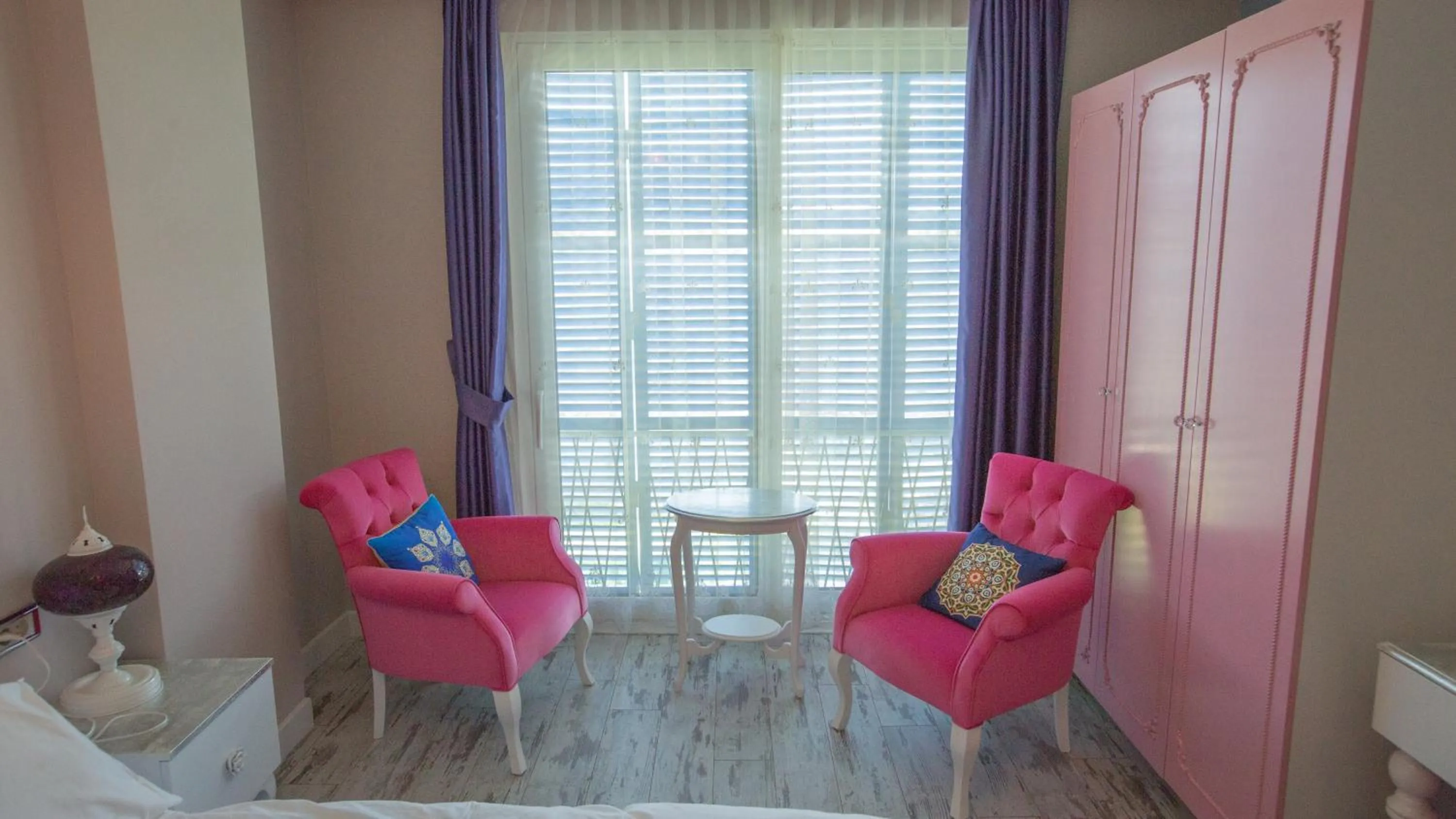 Seating area in Limnades Hotel İznik