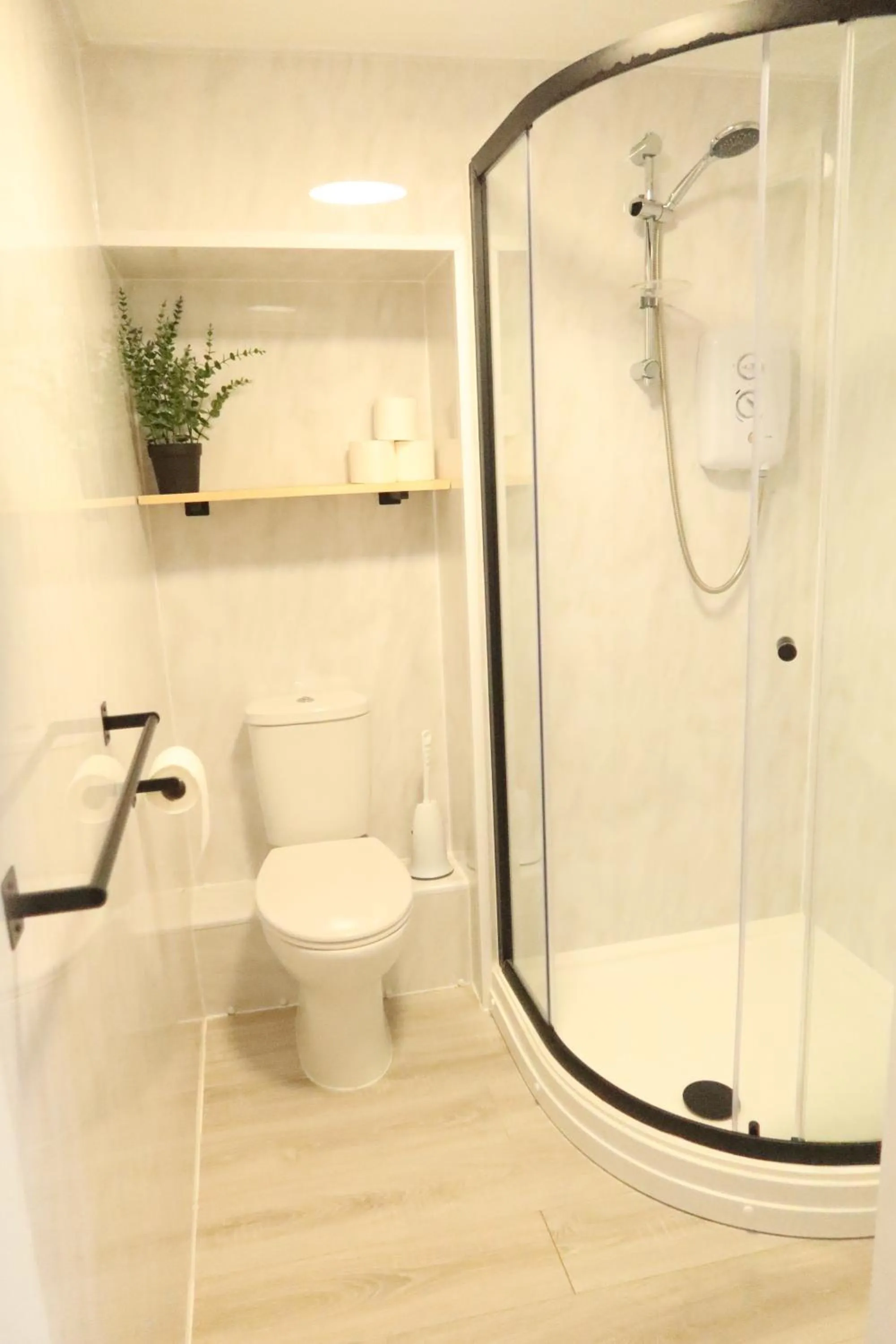 Bathroom in The Dolphin Hotel & Restaurant