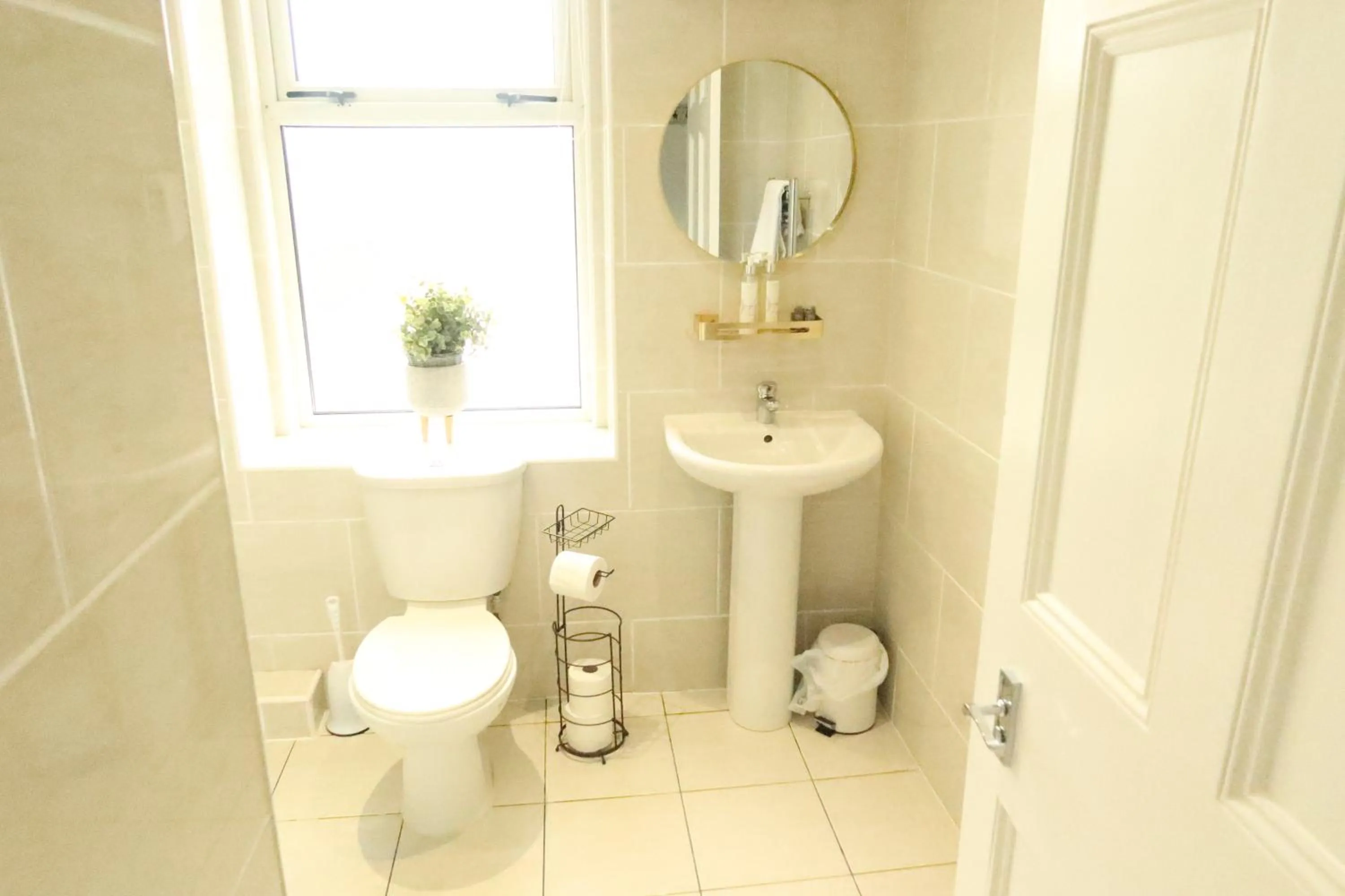 Bathroom in The Dolphin Hotel & Restaurant