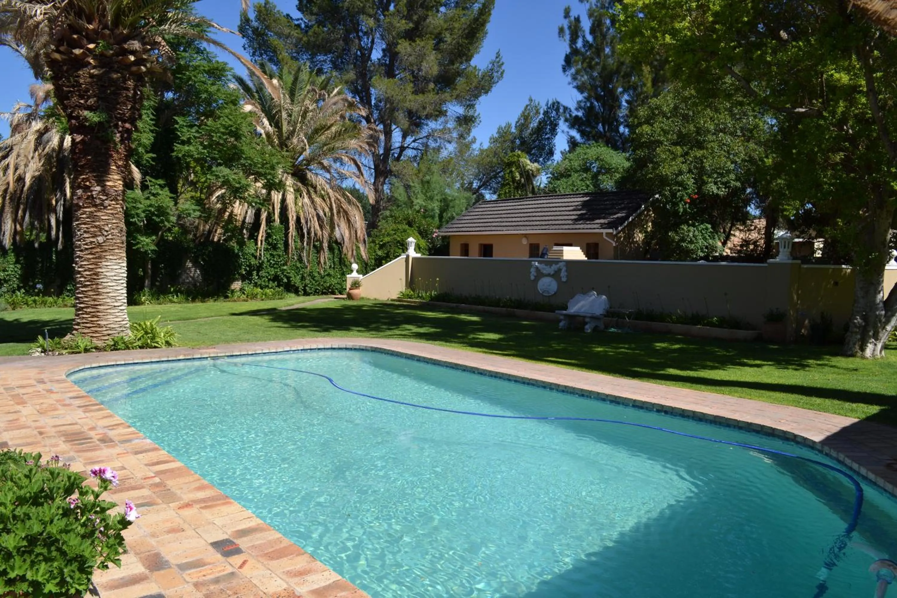 Swimming pool in Castello Guesthouse Vryburg