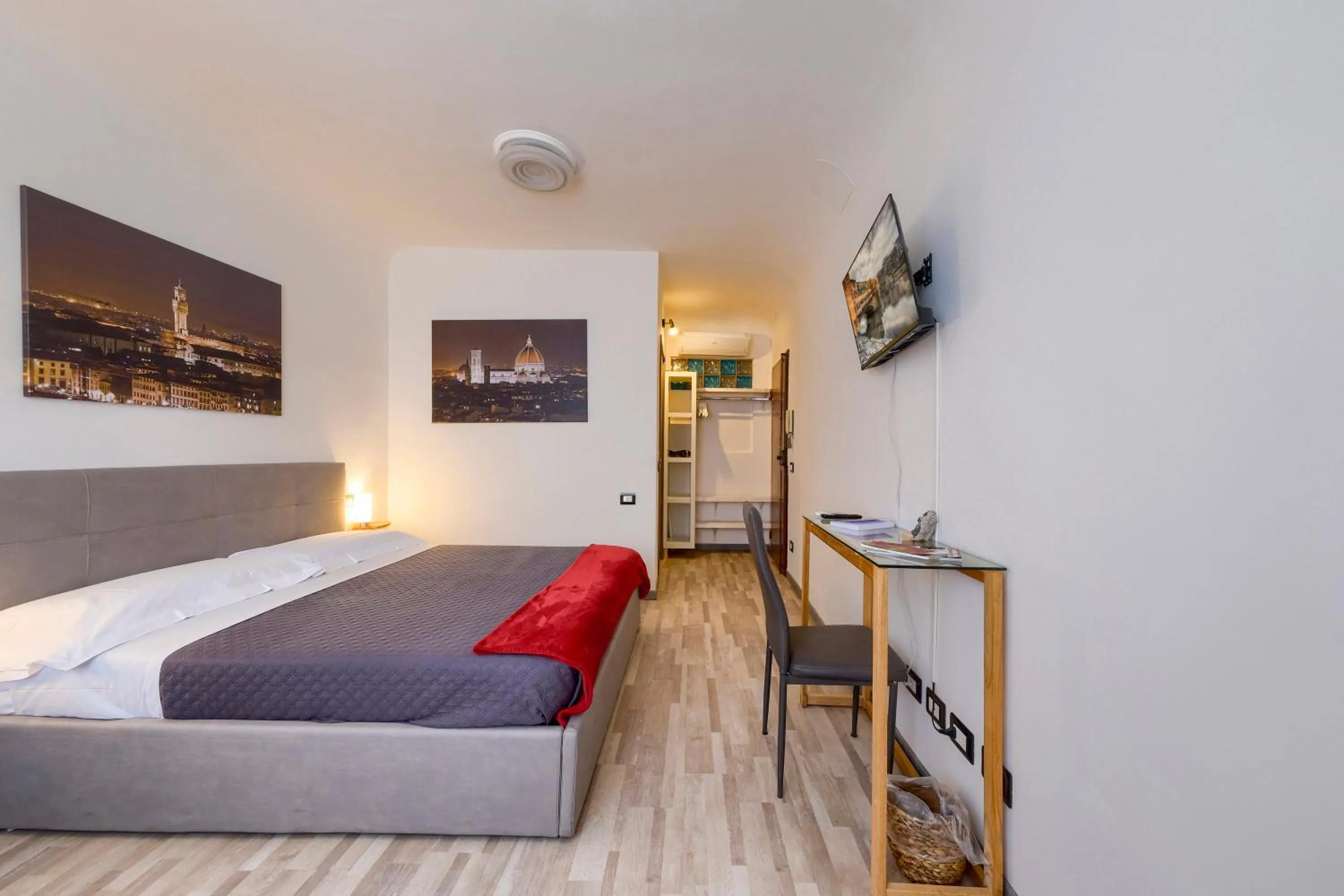 Photo of the whole room, Bed in Home Boutique Santa Maria Novella