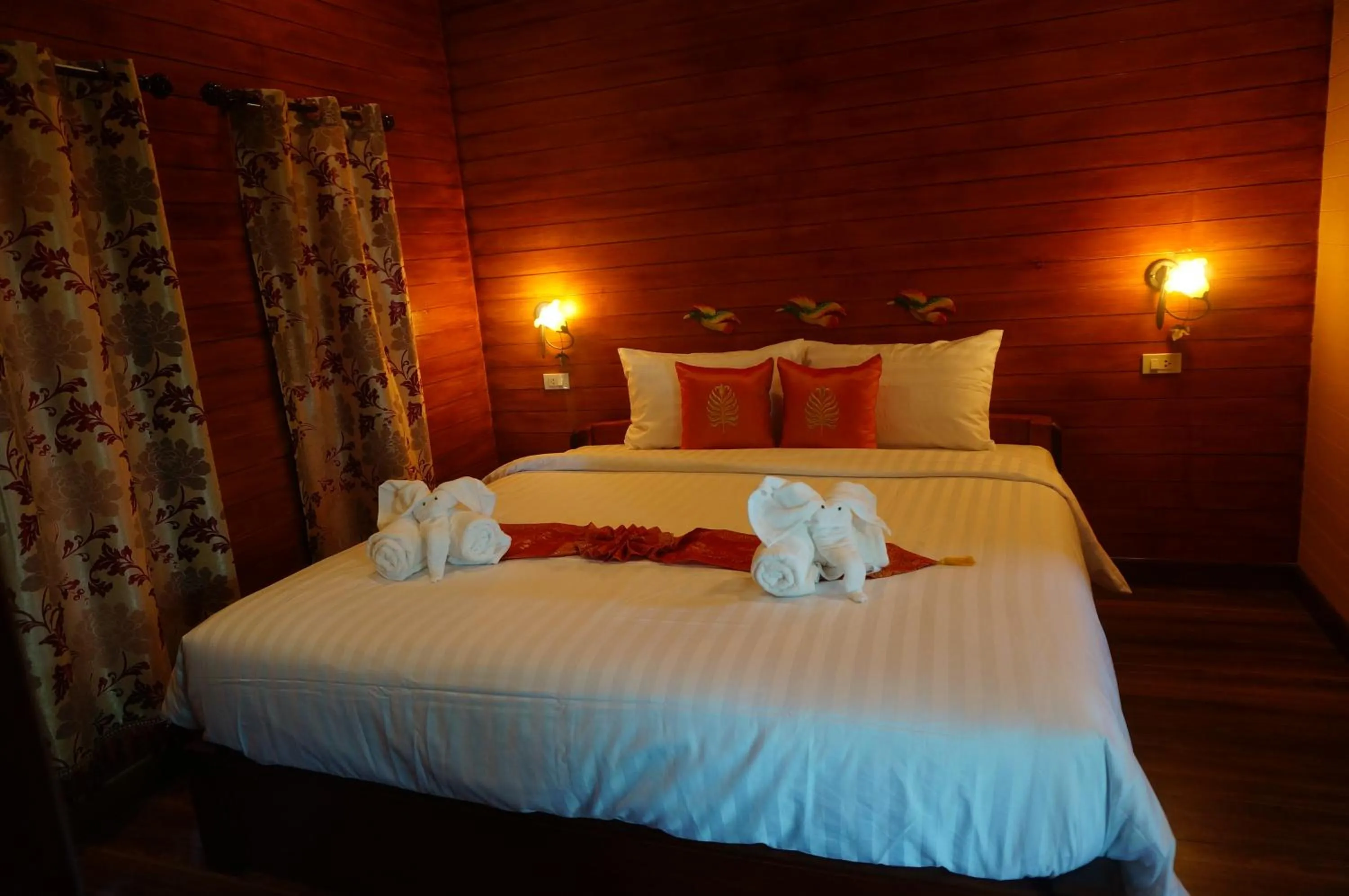 Property building, Bed in Ruen Tai Boutique