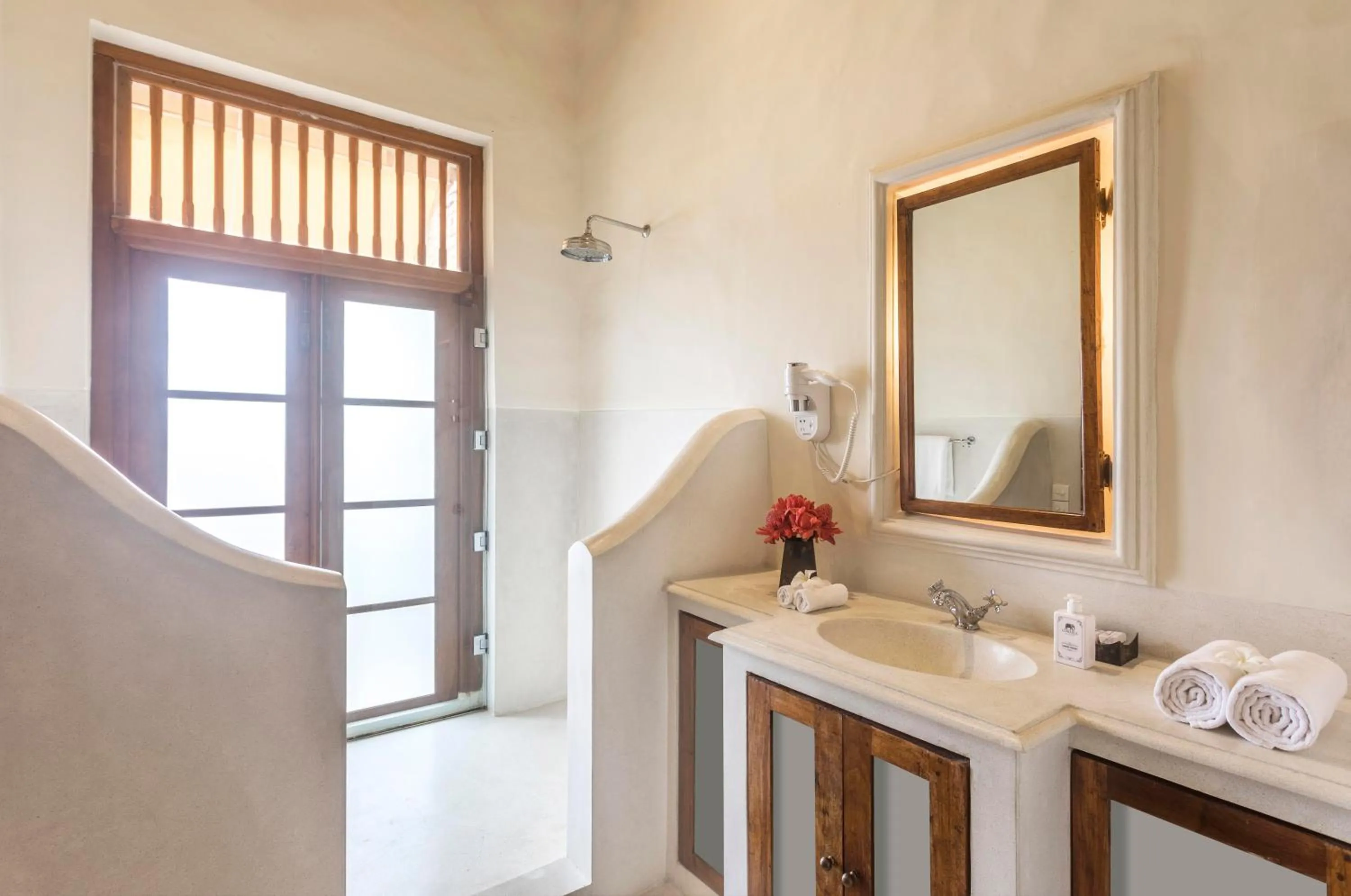 Bathroom in Thambili House by Edwards Collection - Galle Fort