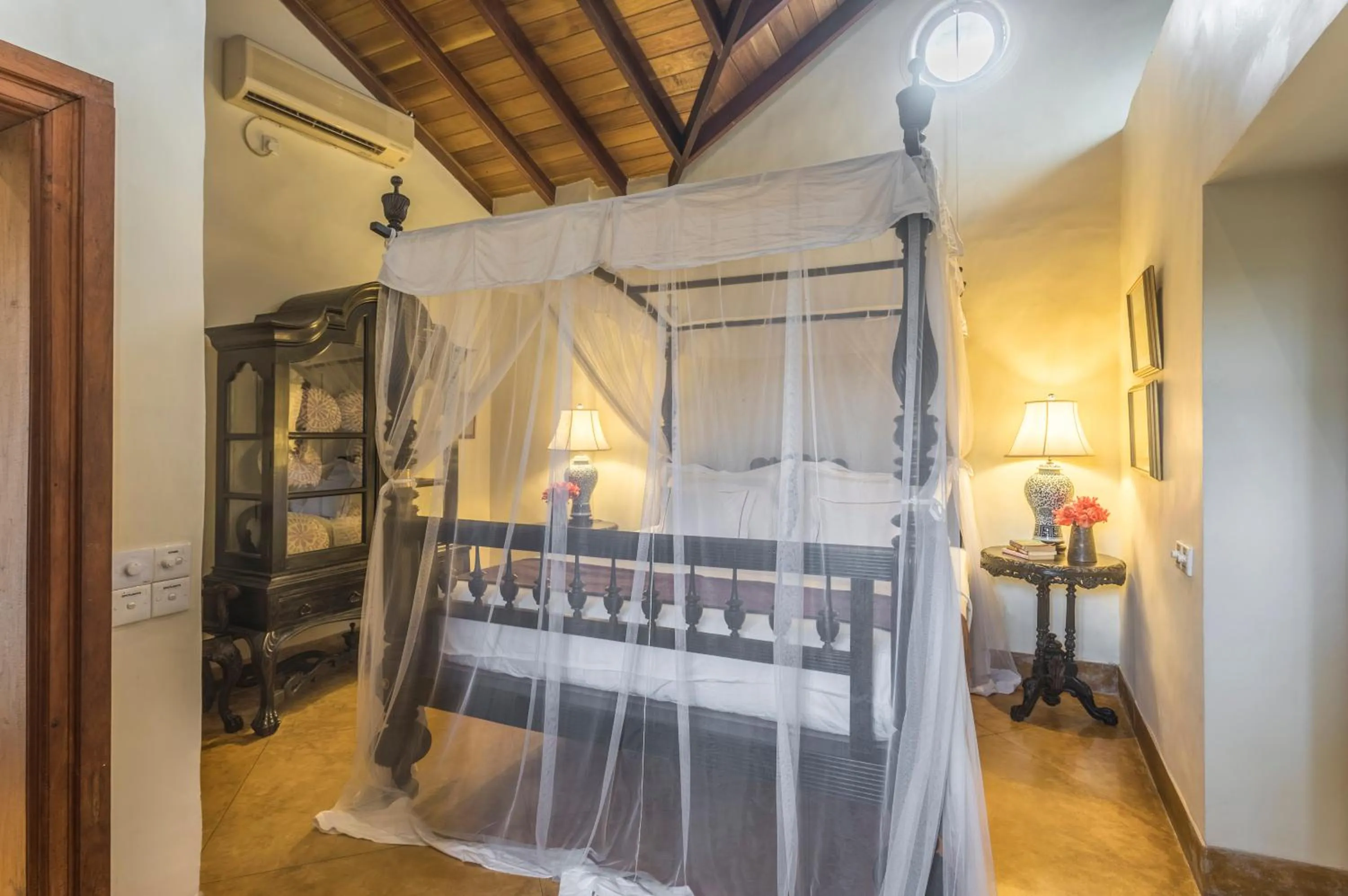 Photo of the whole room, Bed in Thambili House by Edwards Collection - Galle Fort