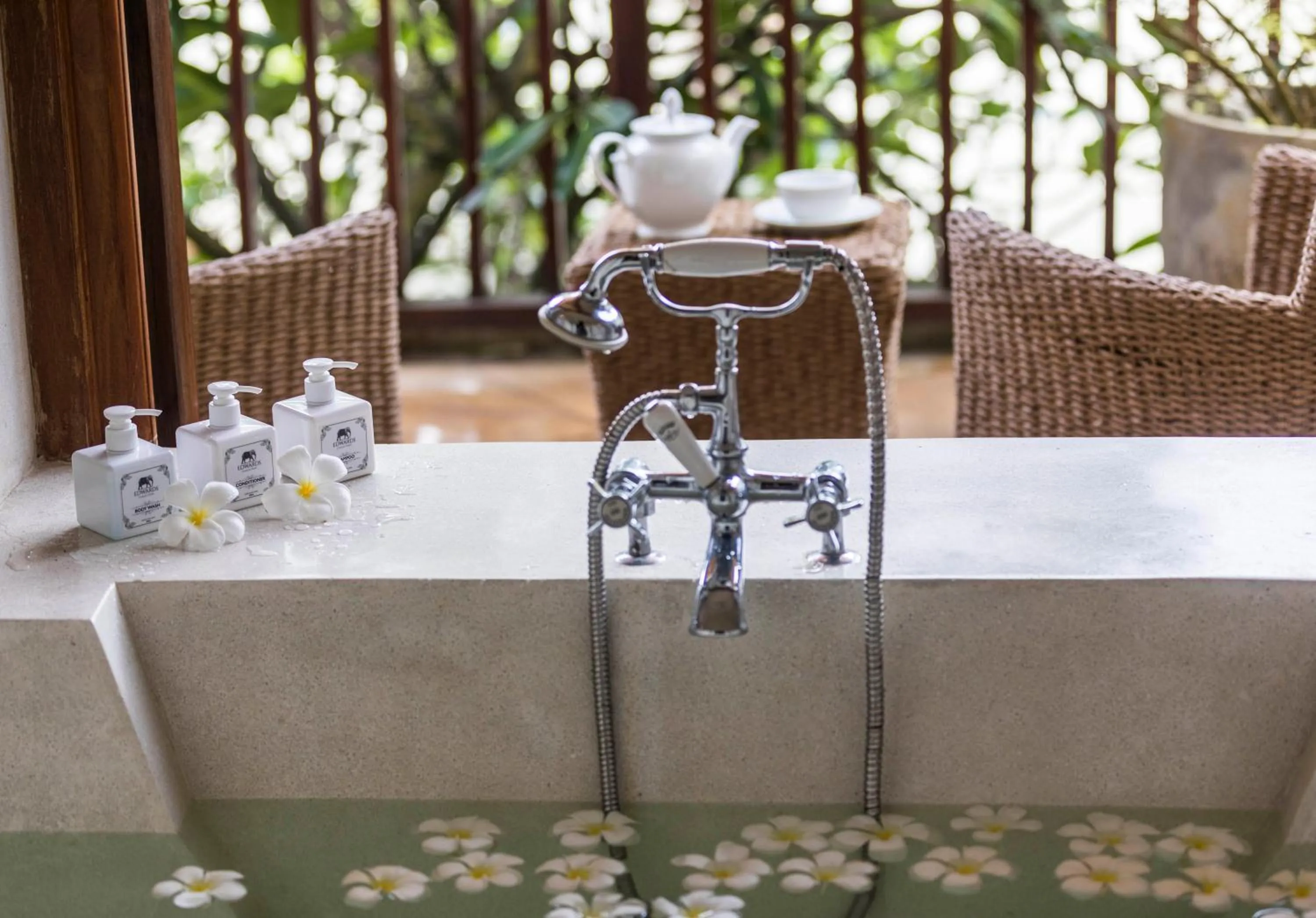 Bathroom in Thambili House by Edwards Collection - Galle Fort