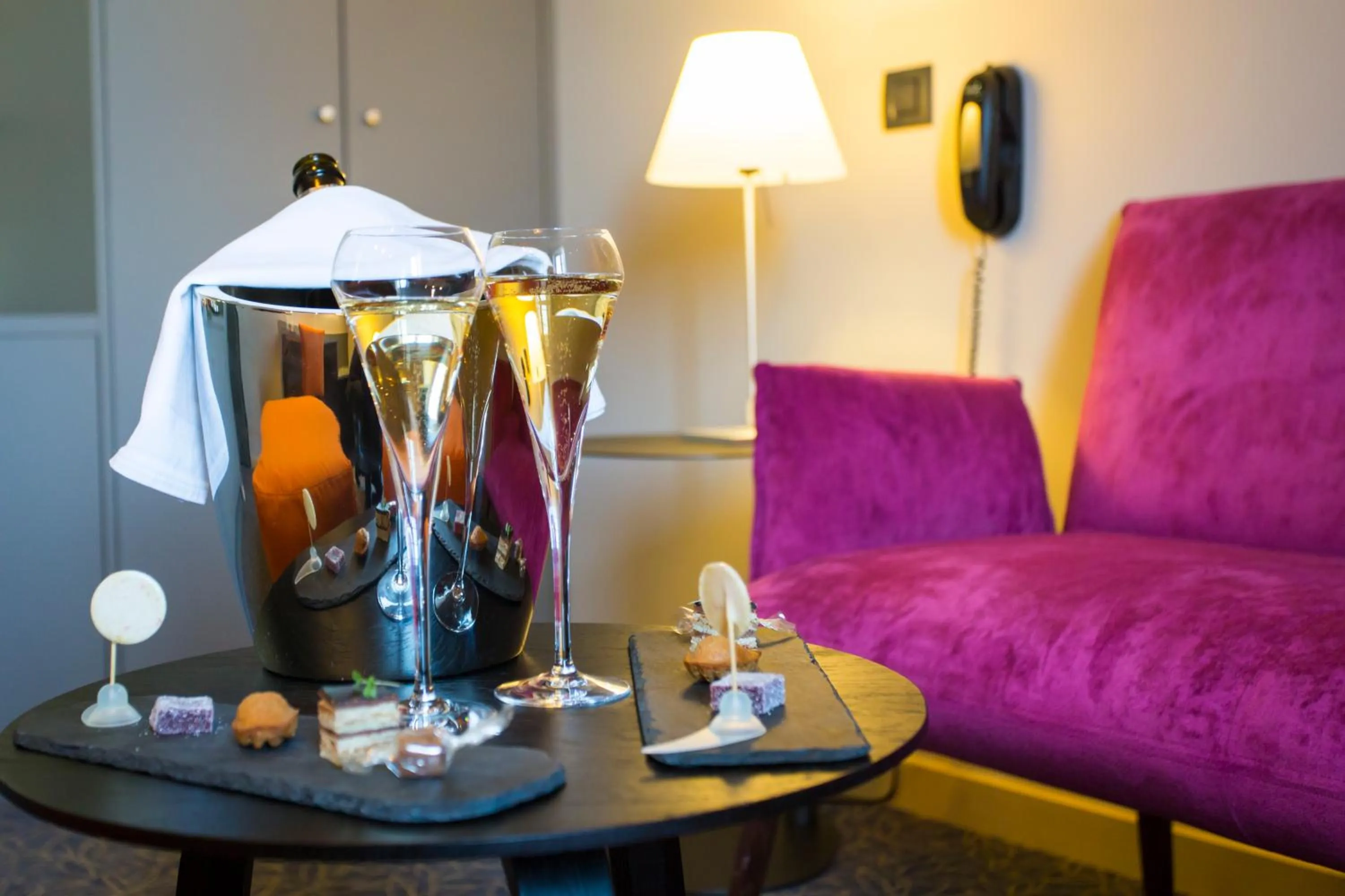 Living room in Logis Hôtel du Morvan - Restaurant la Table de Jérôme