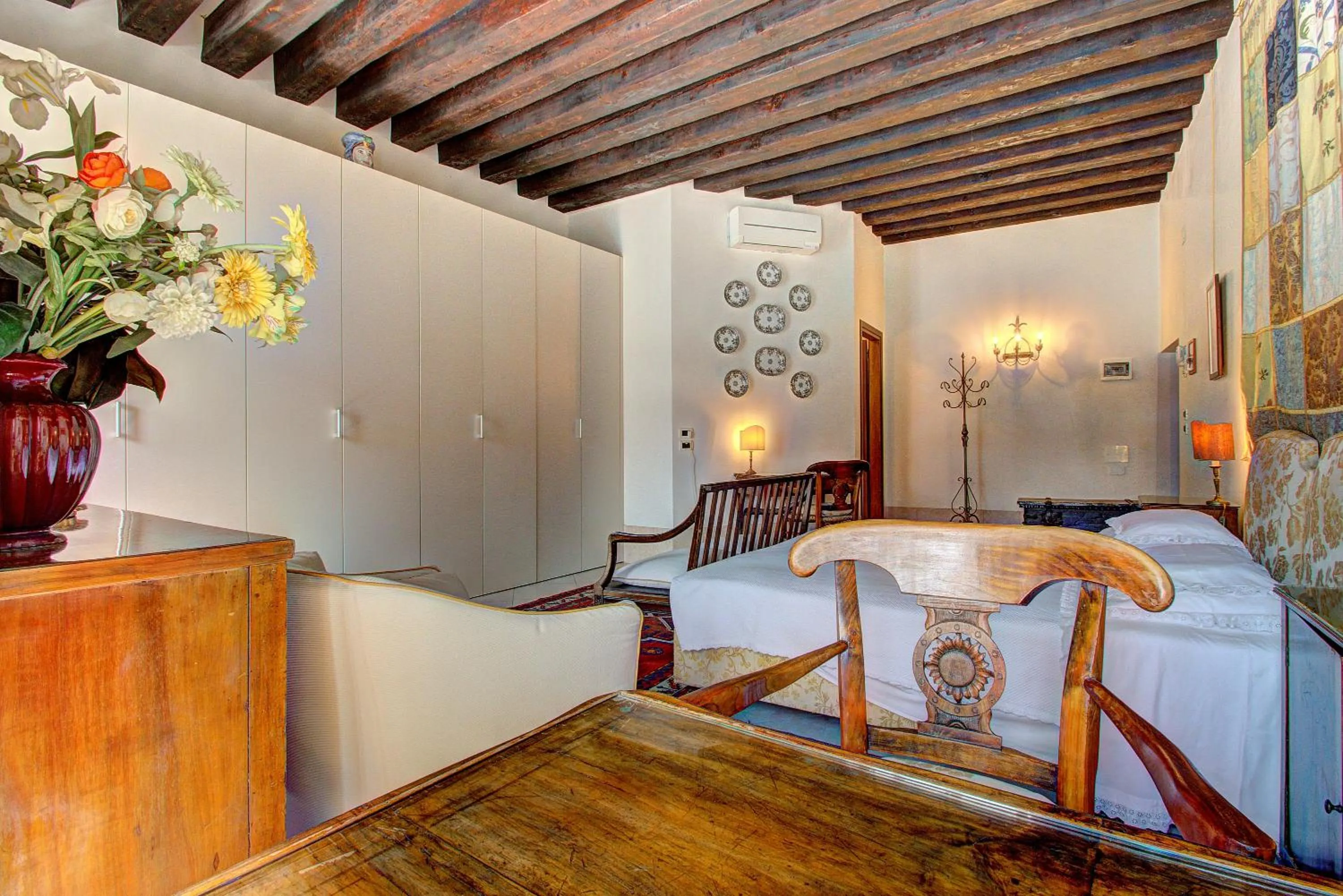 Photo of the whole room in TRIBUNO Grand Canal