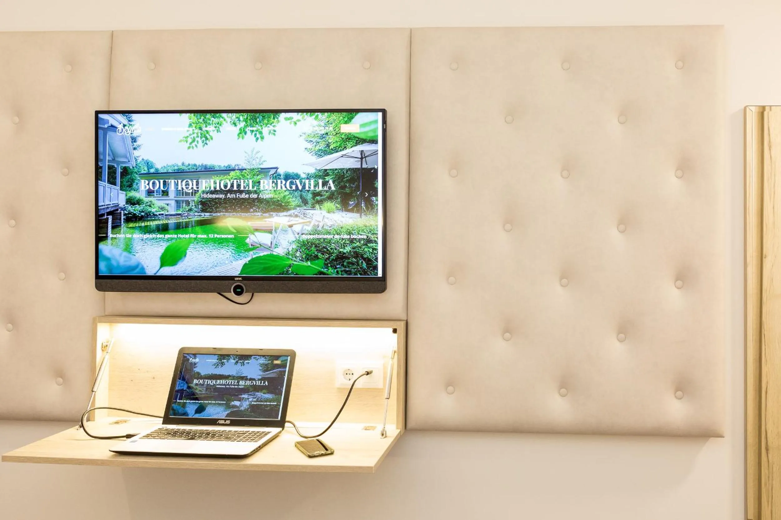 TV and multimedia in Boutiquehotel Bergvilla