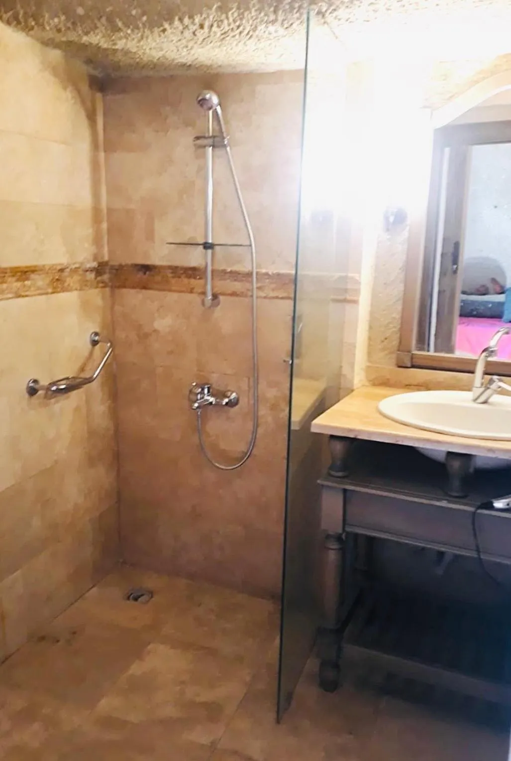 Shower in Elaa Cave Hotel