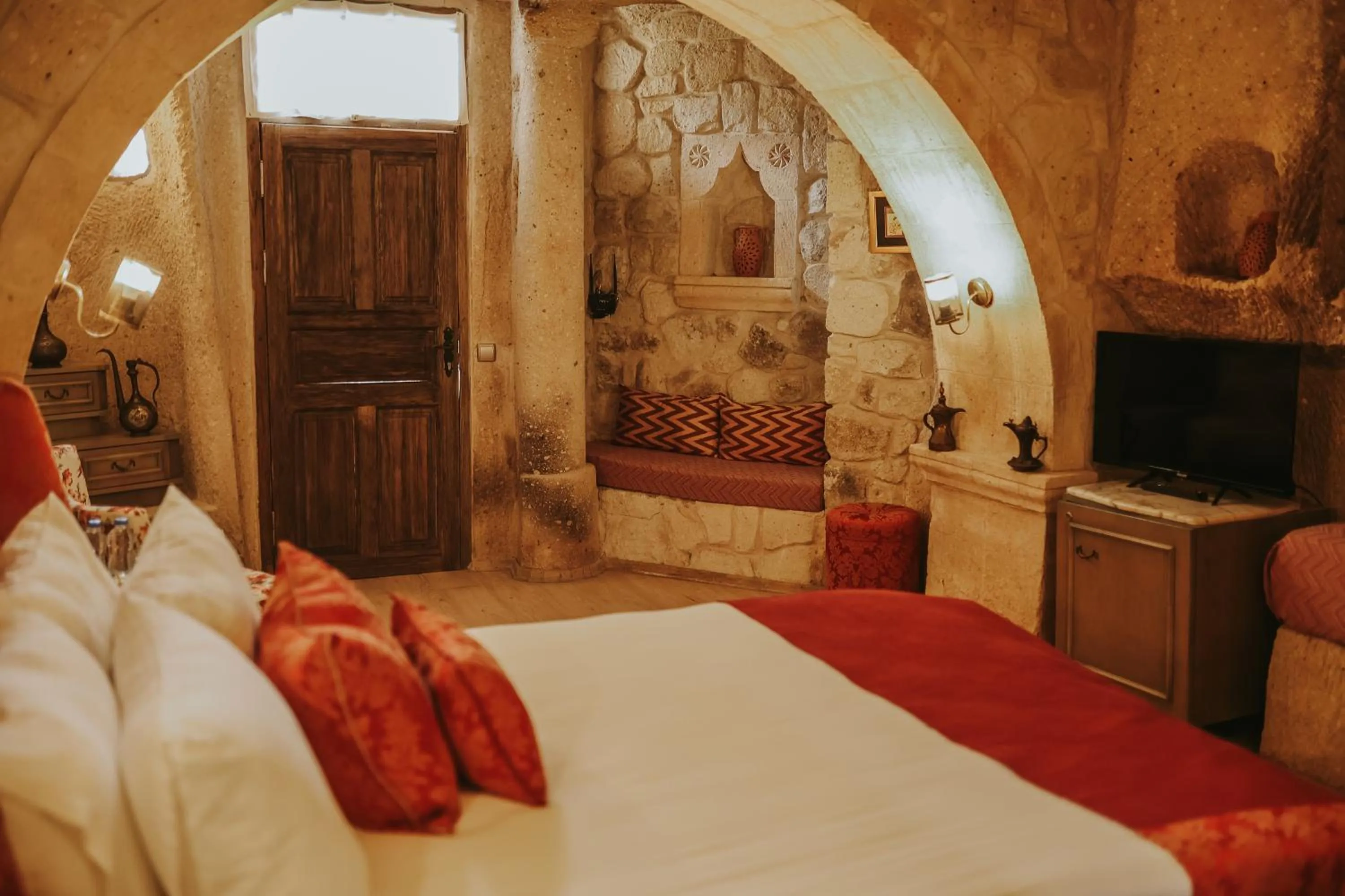 Bed in Elaa Cave Hotel