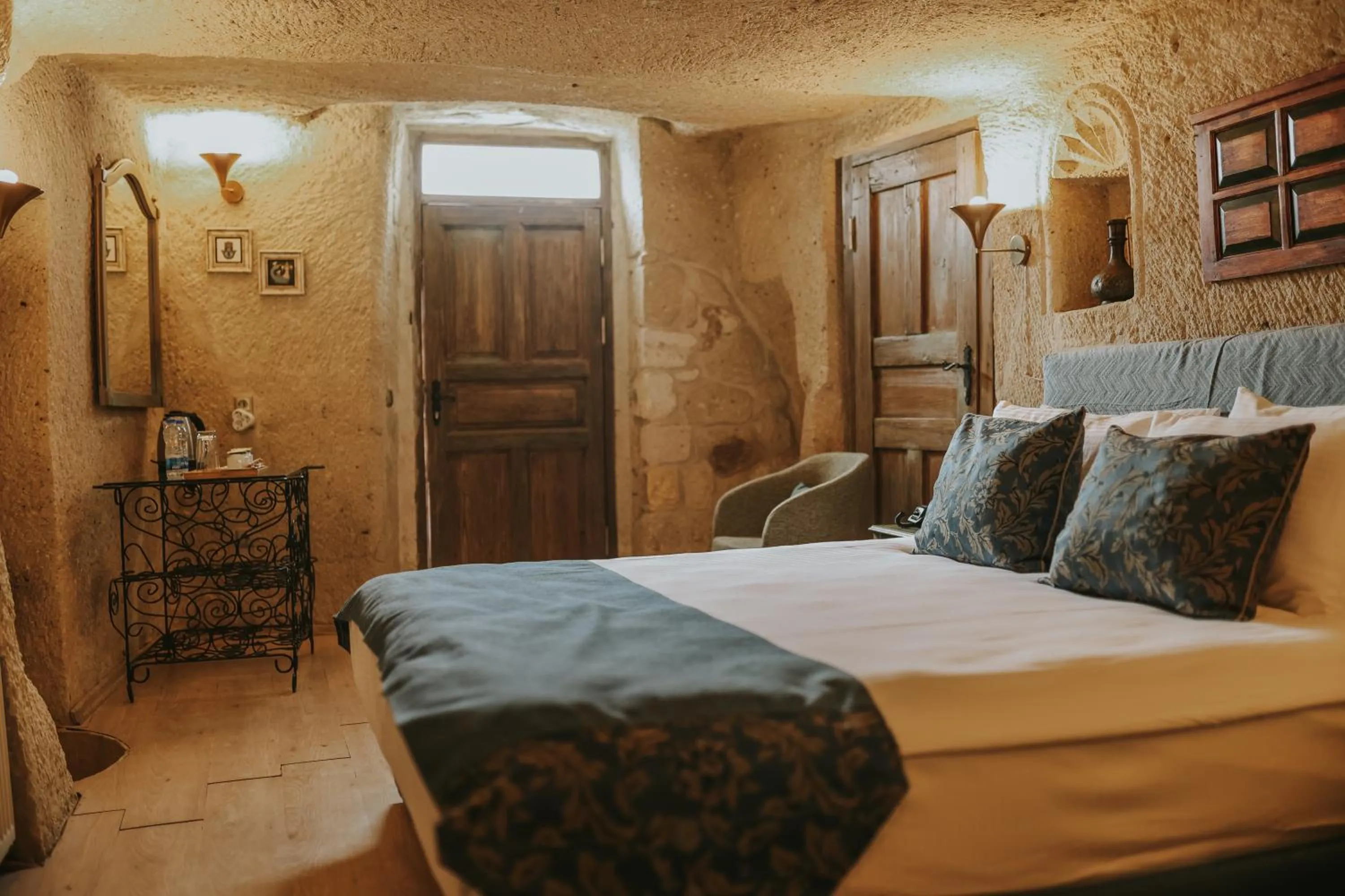 Bed in Elaa Cave Hotel