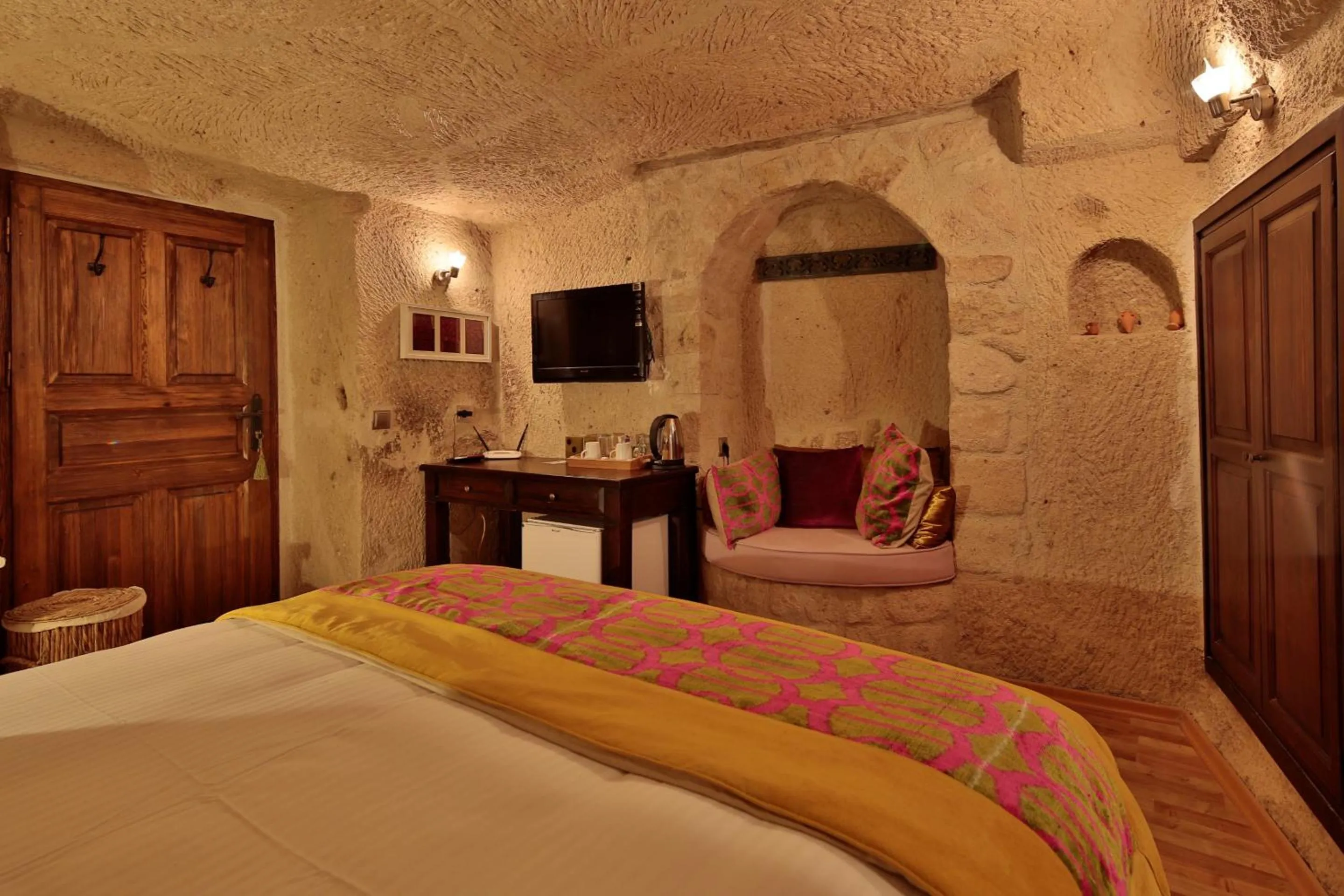 Bed in Elaa Cave Hotel