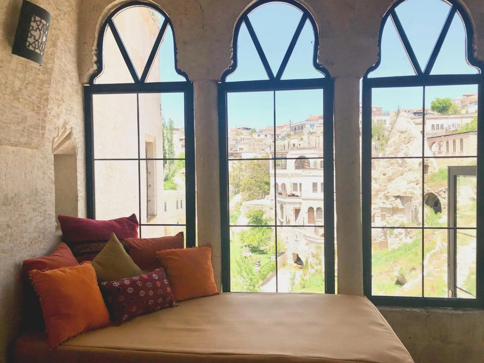 Living room, Bed in Elaa Cave Hotel