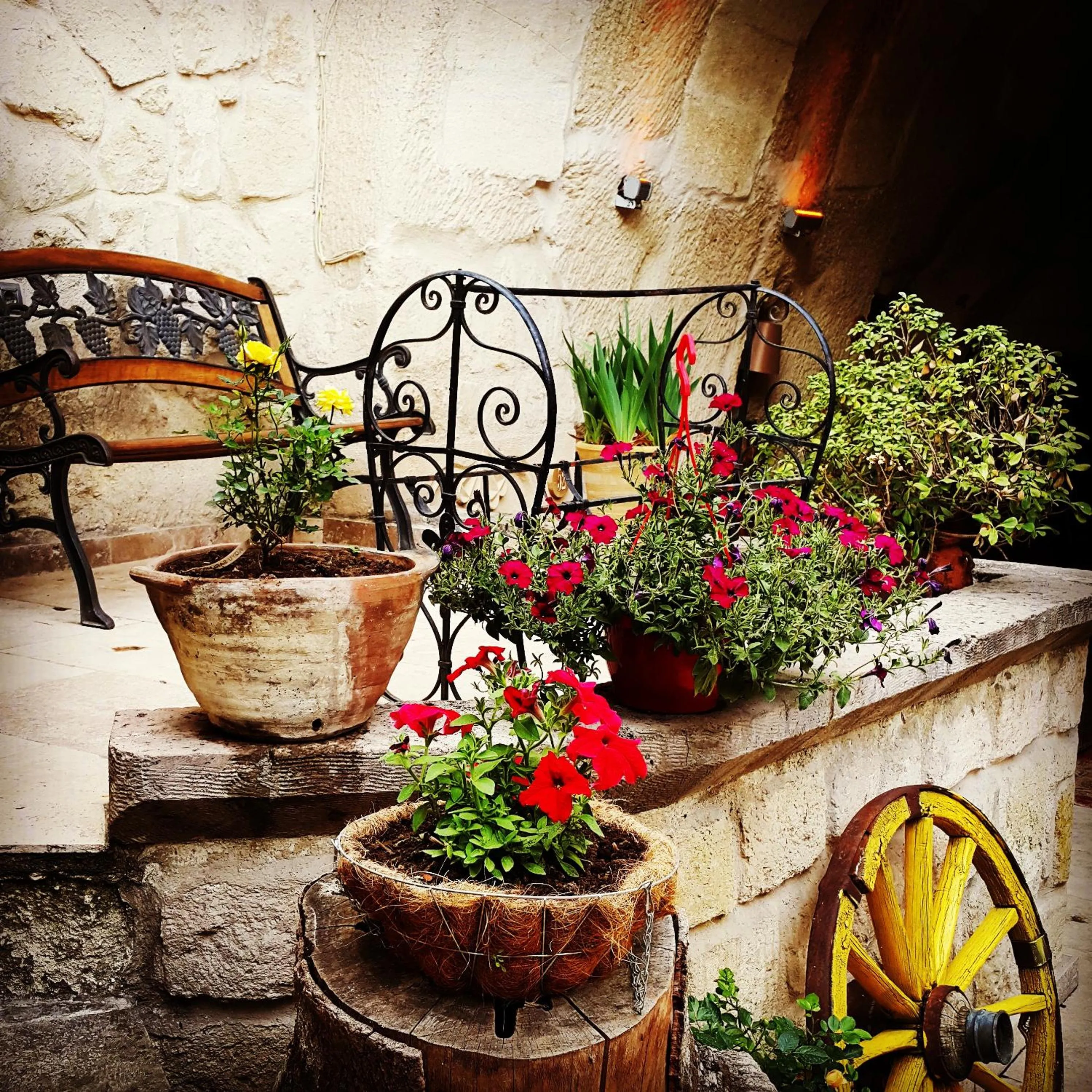 Patio in Elaa Cave Hotel