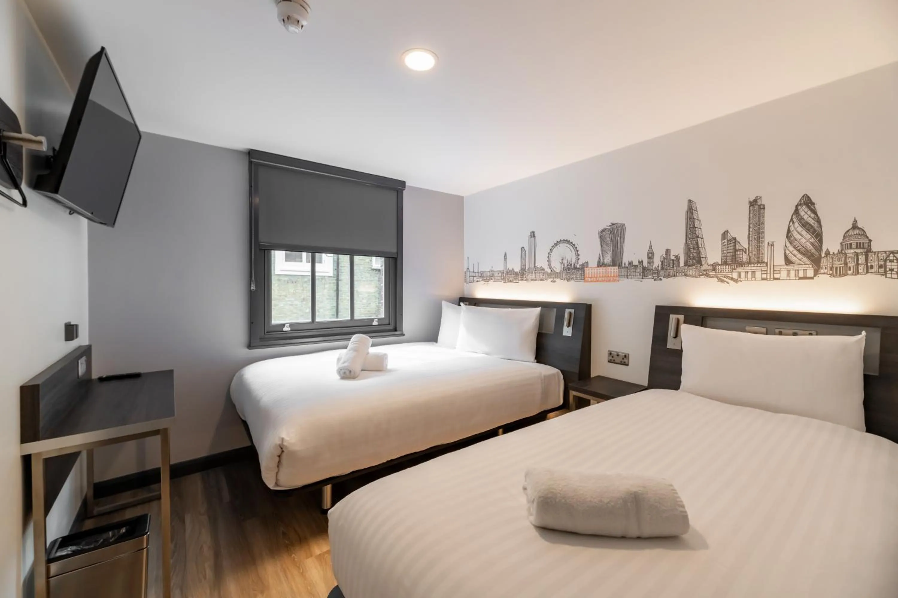 TV and multimedia, Bed in easyHotel Victoria