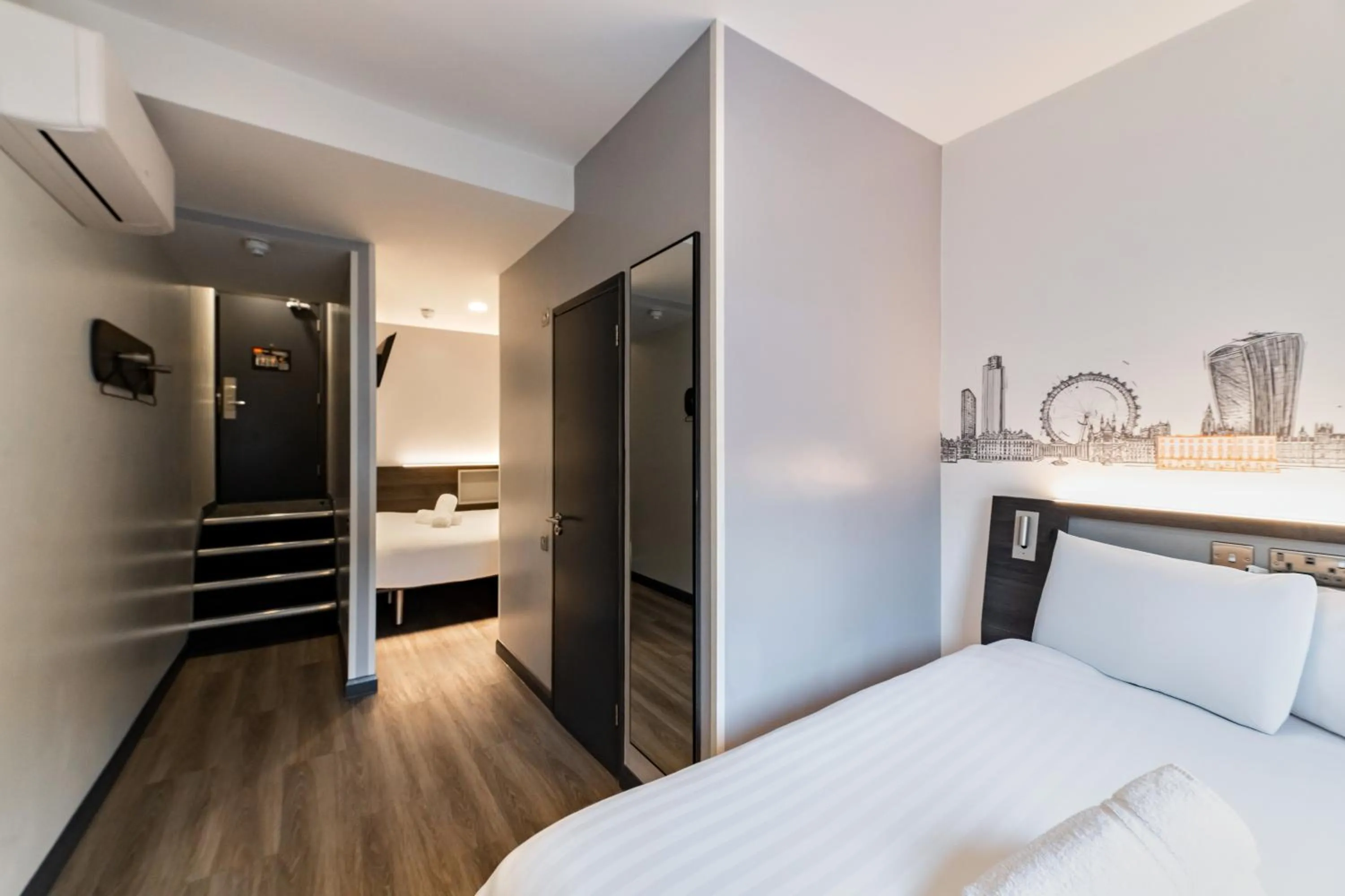 Bed in easyHotel Victoria