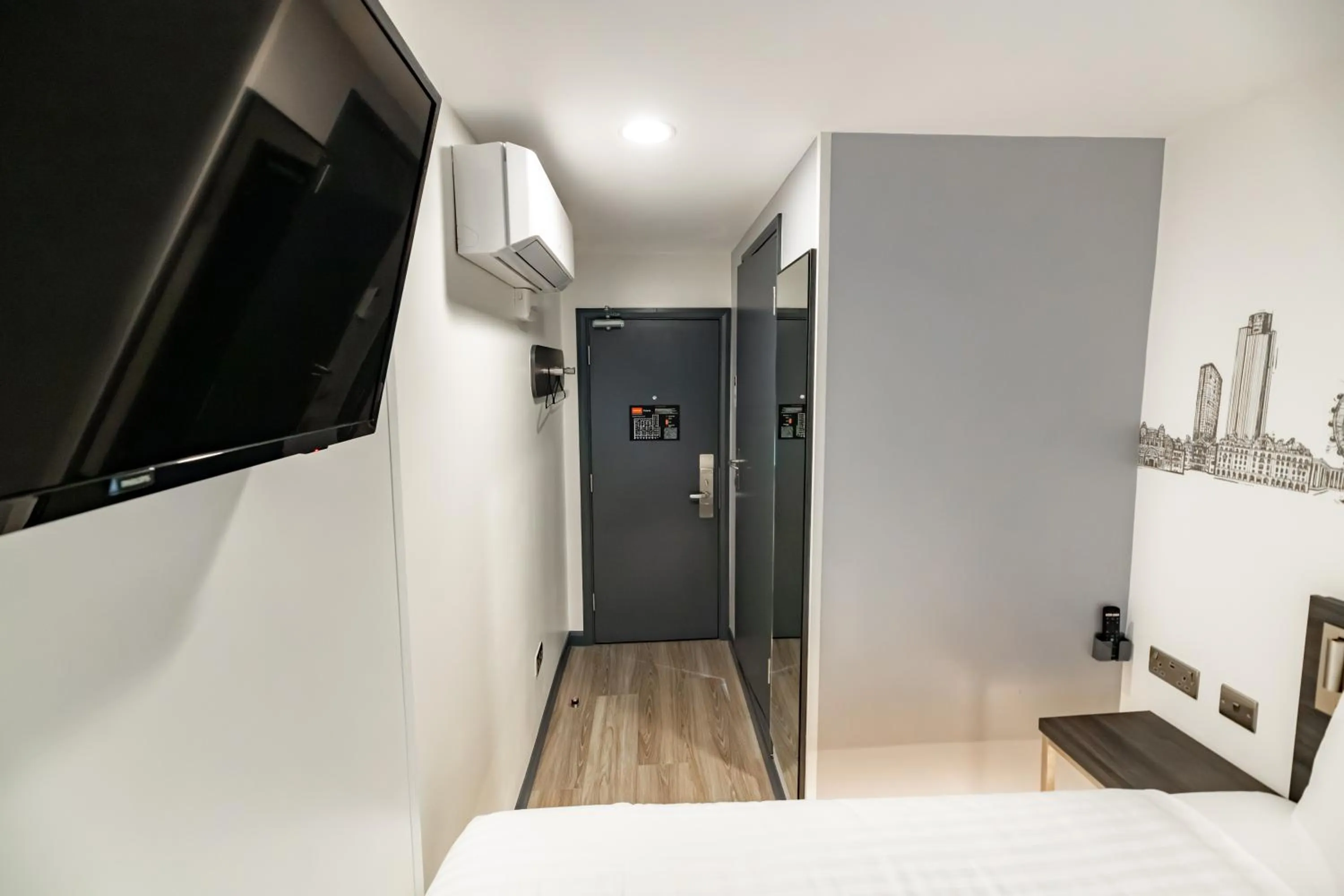 TV and multimedia, Bed in easyHotel Victoria