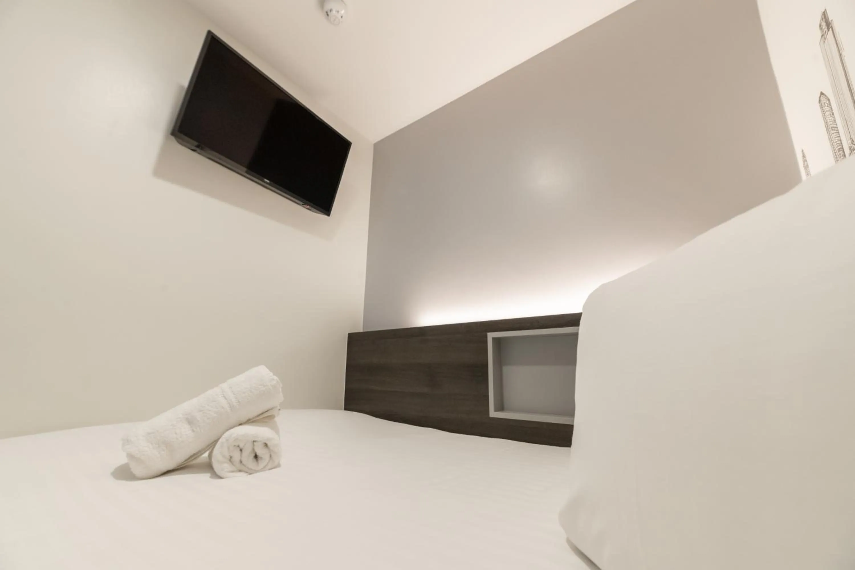 TV and multimedia, Bed in easyHotel Victoria