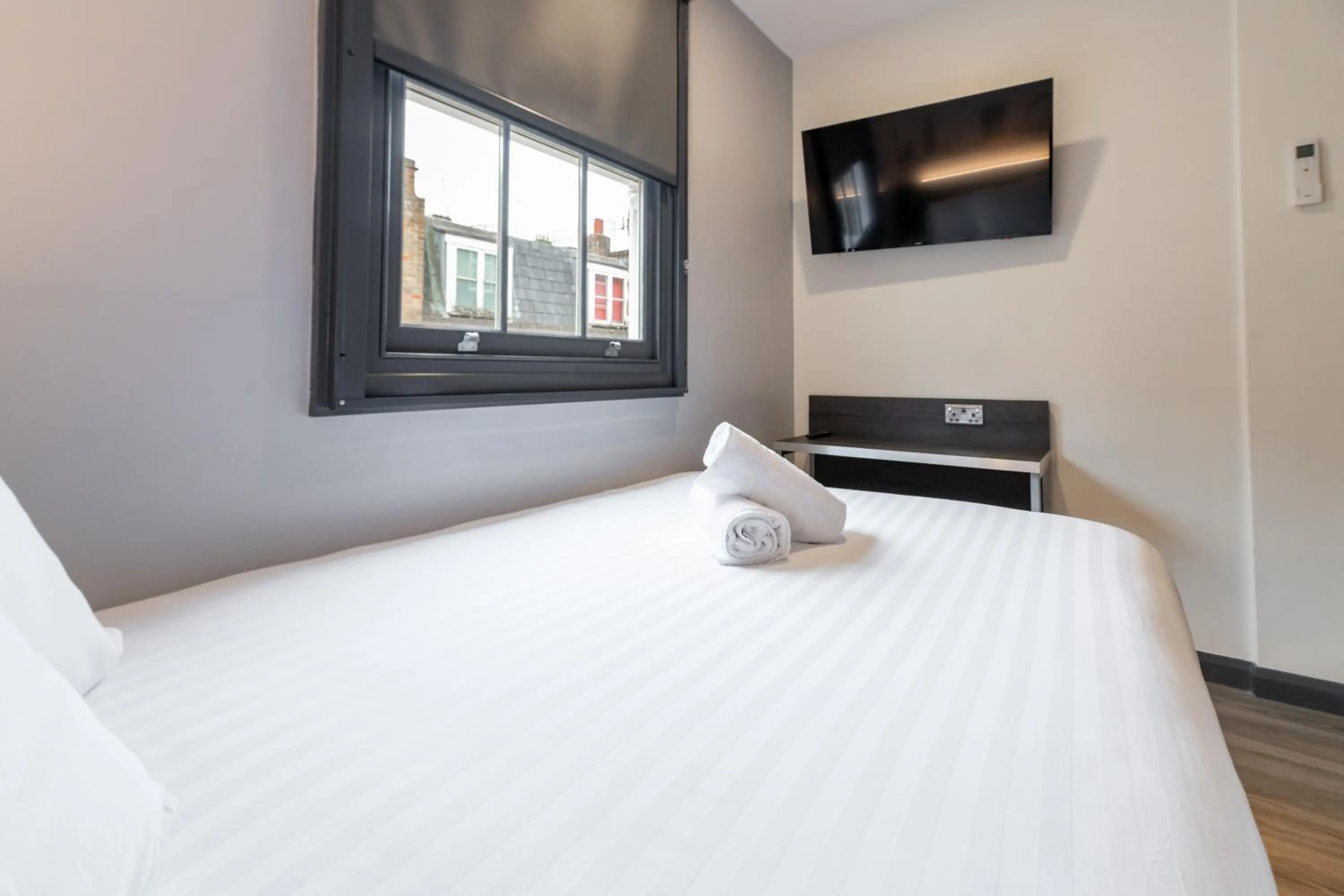 TV and multimedia, Bed in easyHotel Victoria