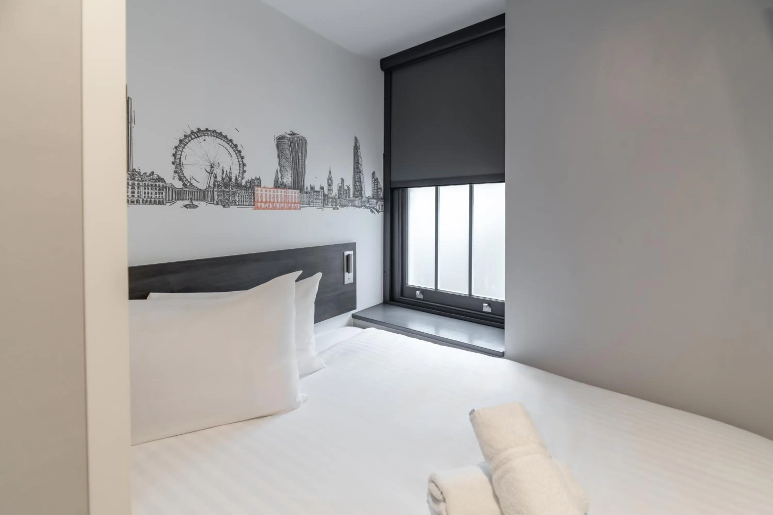 Bed in easyHotel Victoria