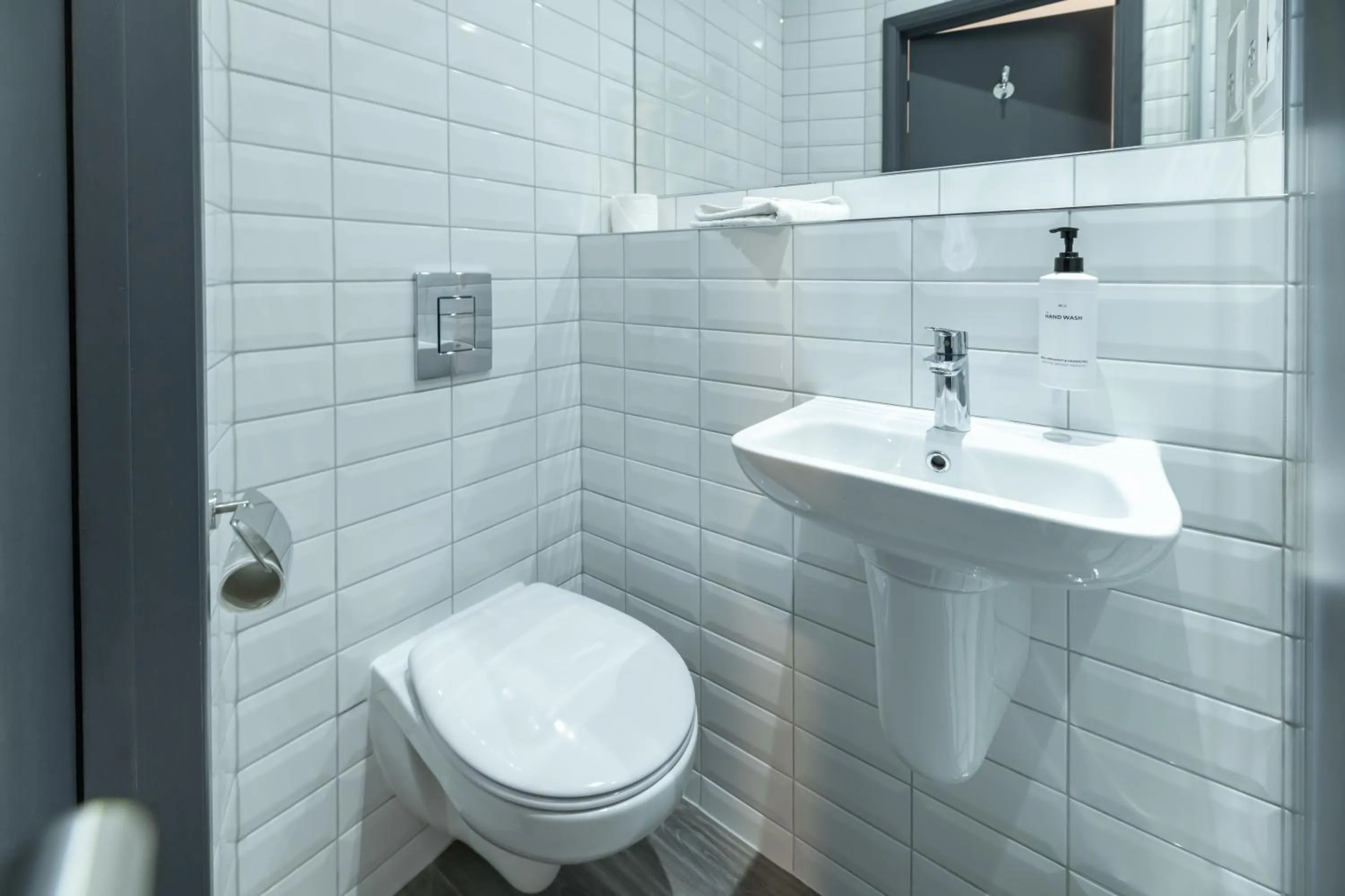 Toilet in easyHotel Victoria