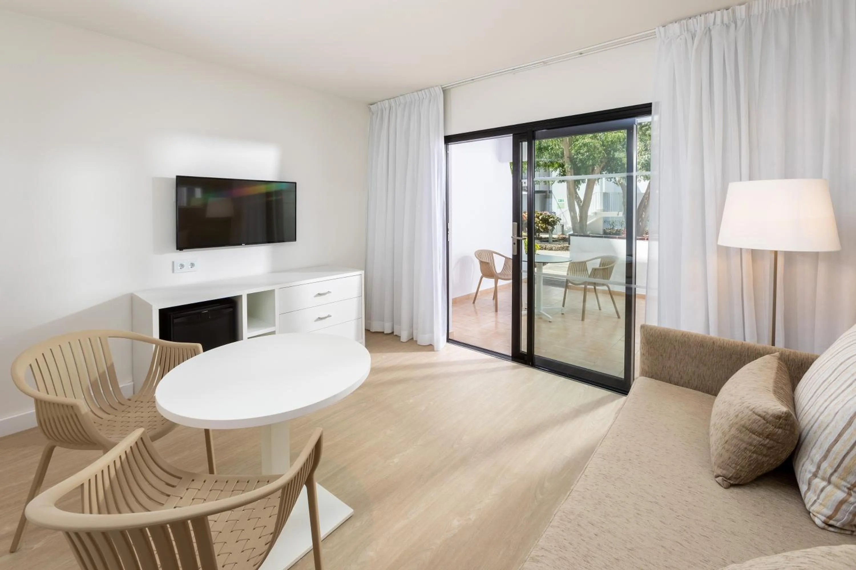 Communal lounge/ TV room in Sol Fuerteventura Jandia - All Suites