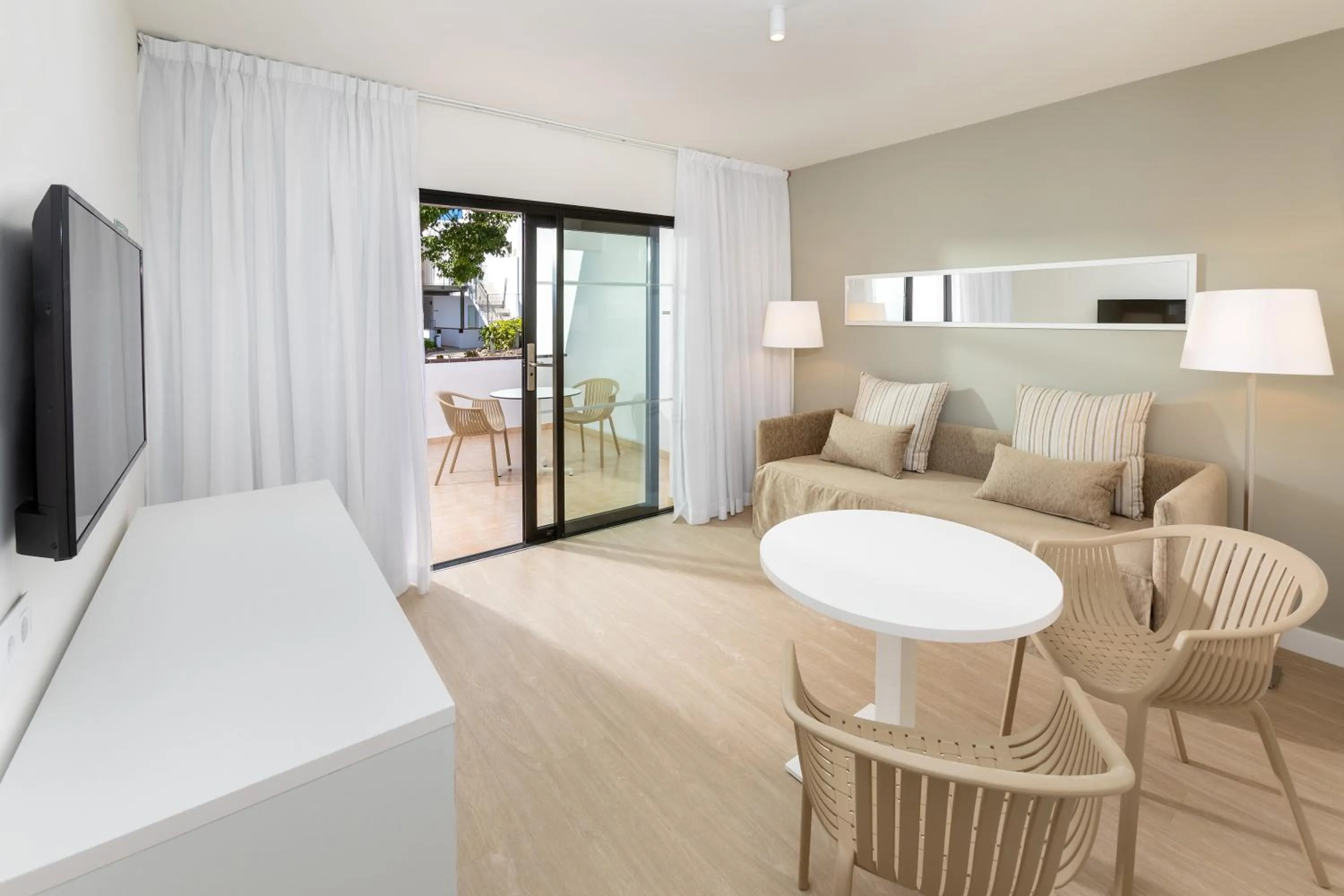 Communal lounge/ TV room in Sol Fuerteventura Jandia - All Suites