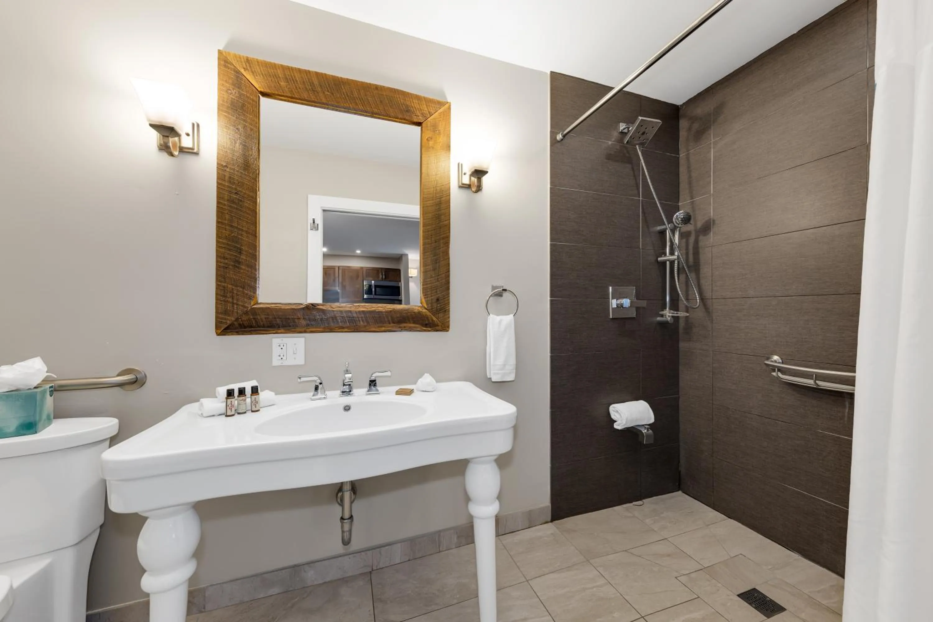 Bathroom in Lake Placid Inn: Residences