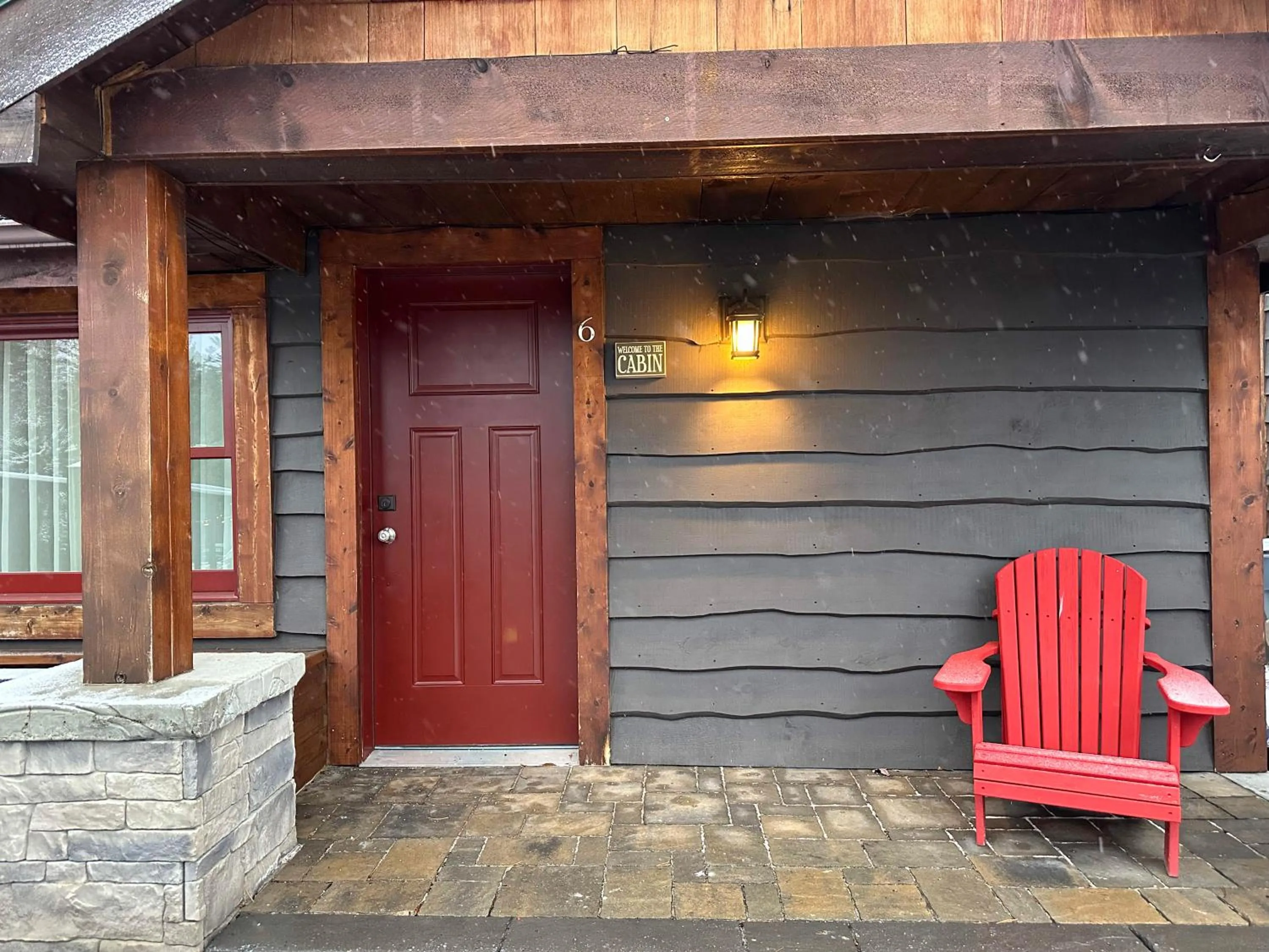 Facade/entrance in Lake Placid Inn: Residences