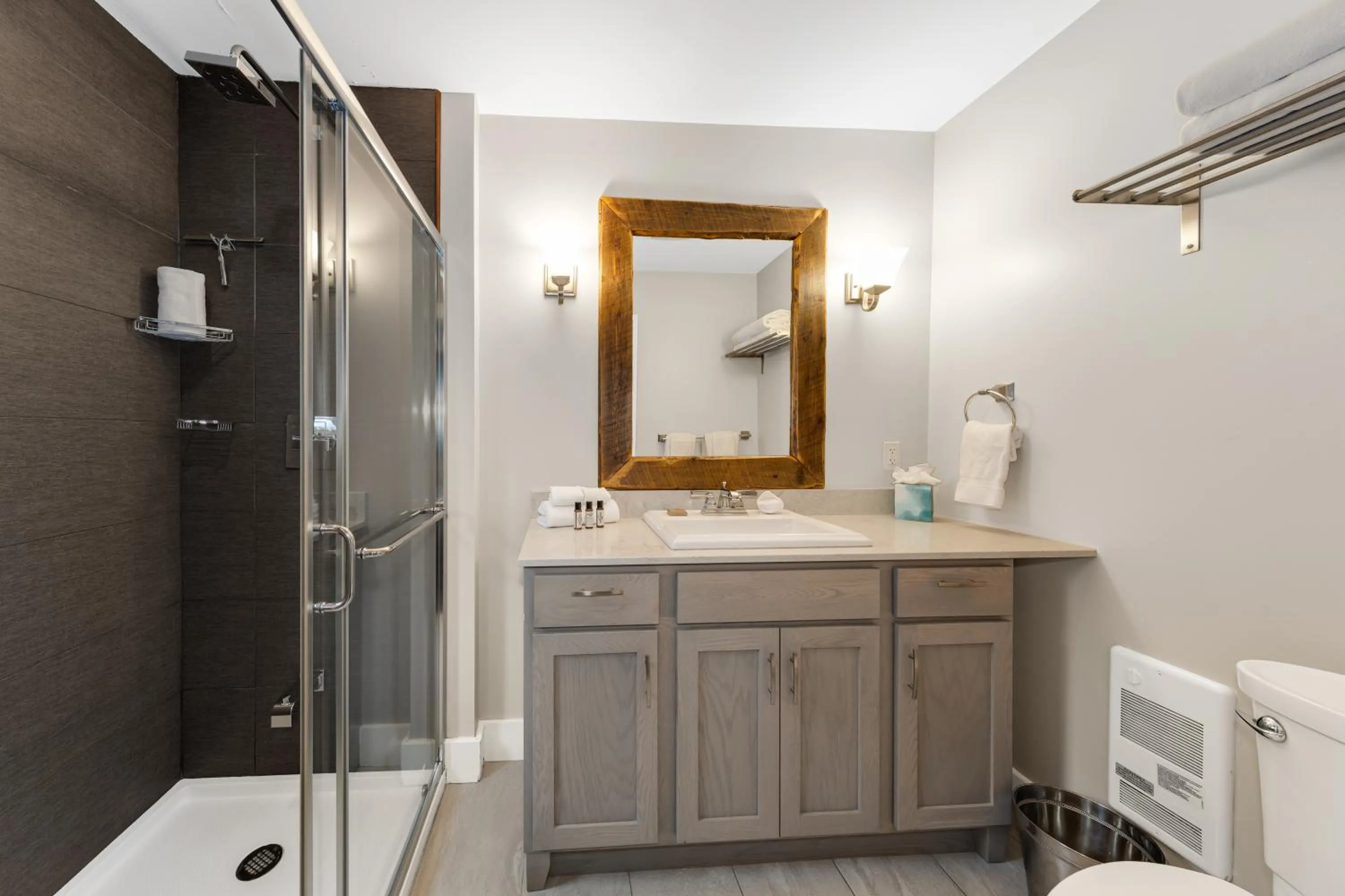 Bathroom in Lake Placid Inn: Residences