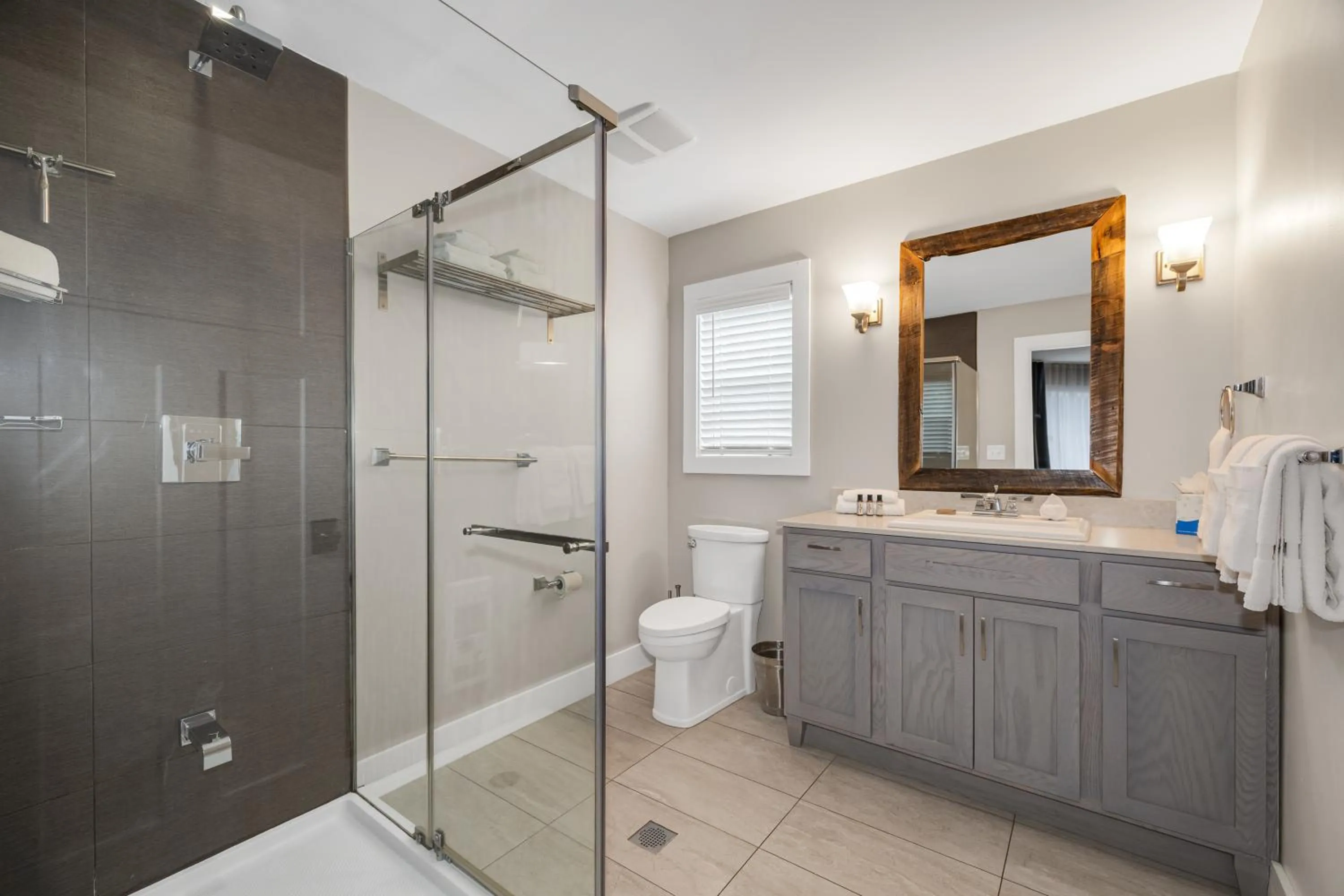 Bathroom in Lake Placid Inn: Residences