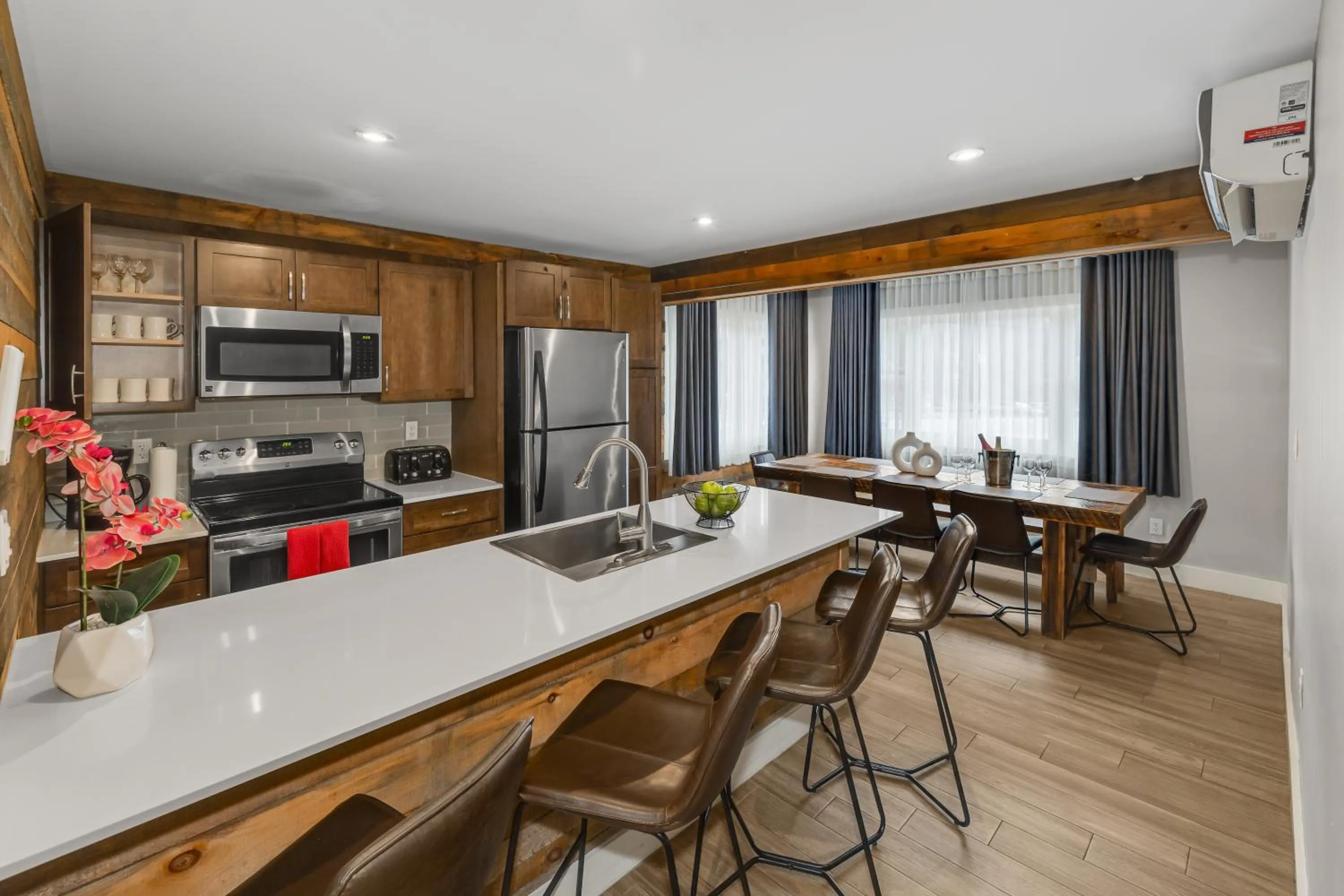 Kitchen or kitchenette in Lake Placid Inn: Residences