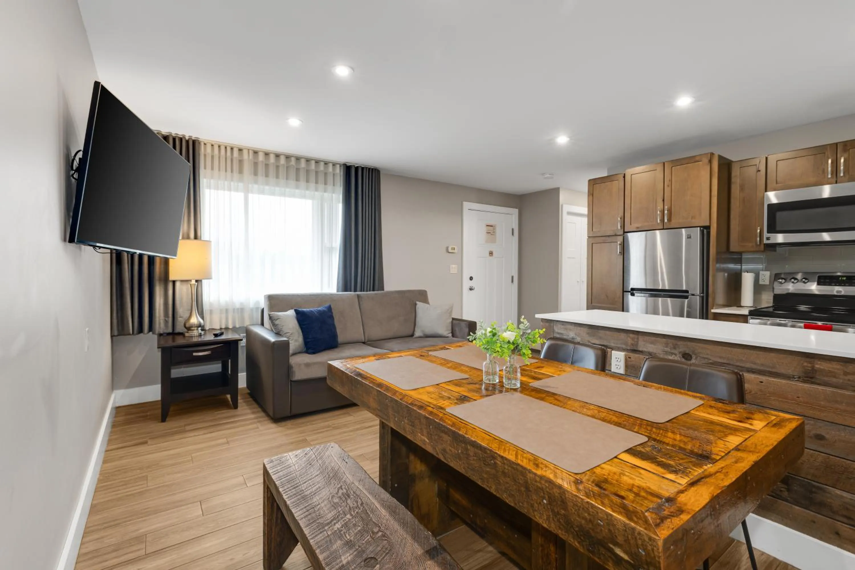Dining area in Lake Placid Inn: Residences
