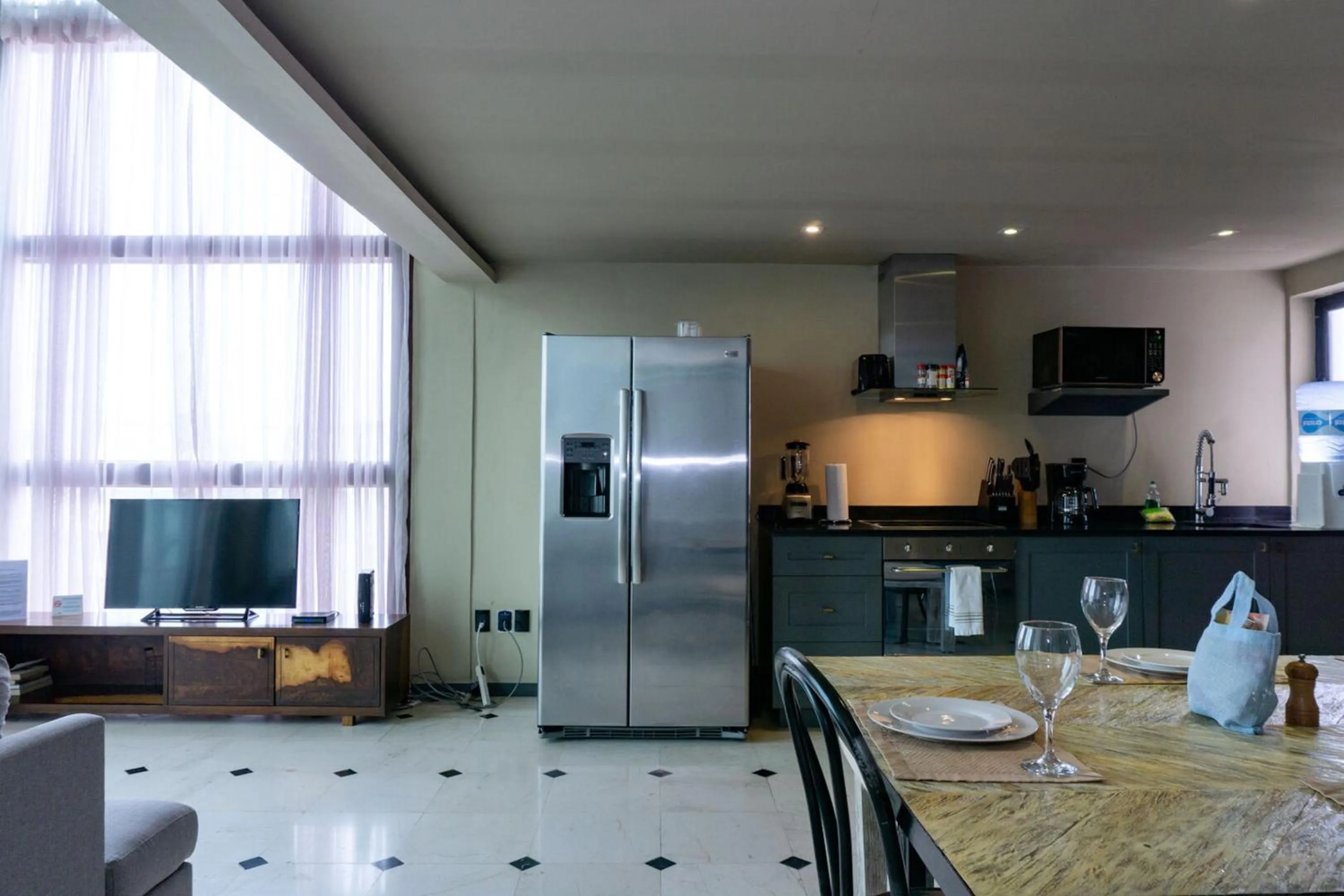 Kitchen or kitchenette in Lotus Midtown Apartments by BVR