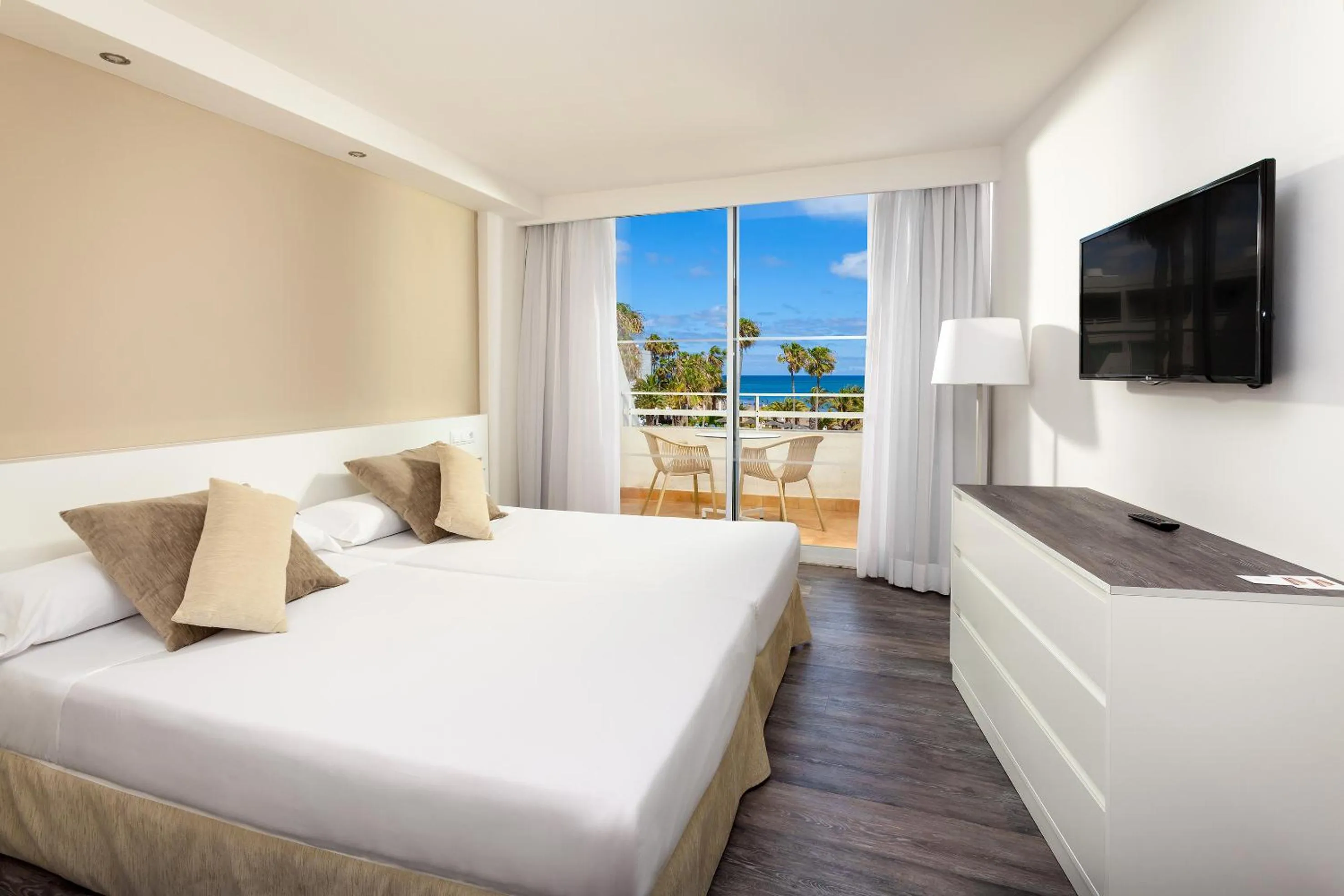 Bed in Sol Lanzarote - All Inclusive