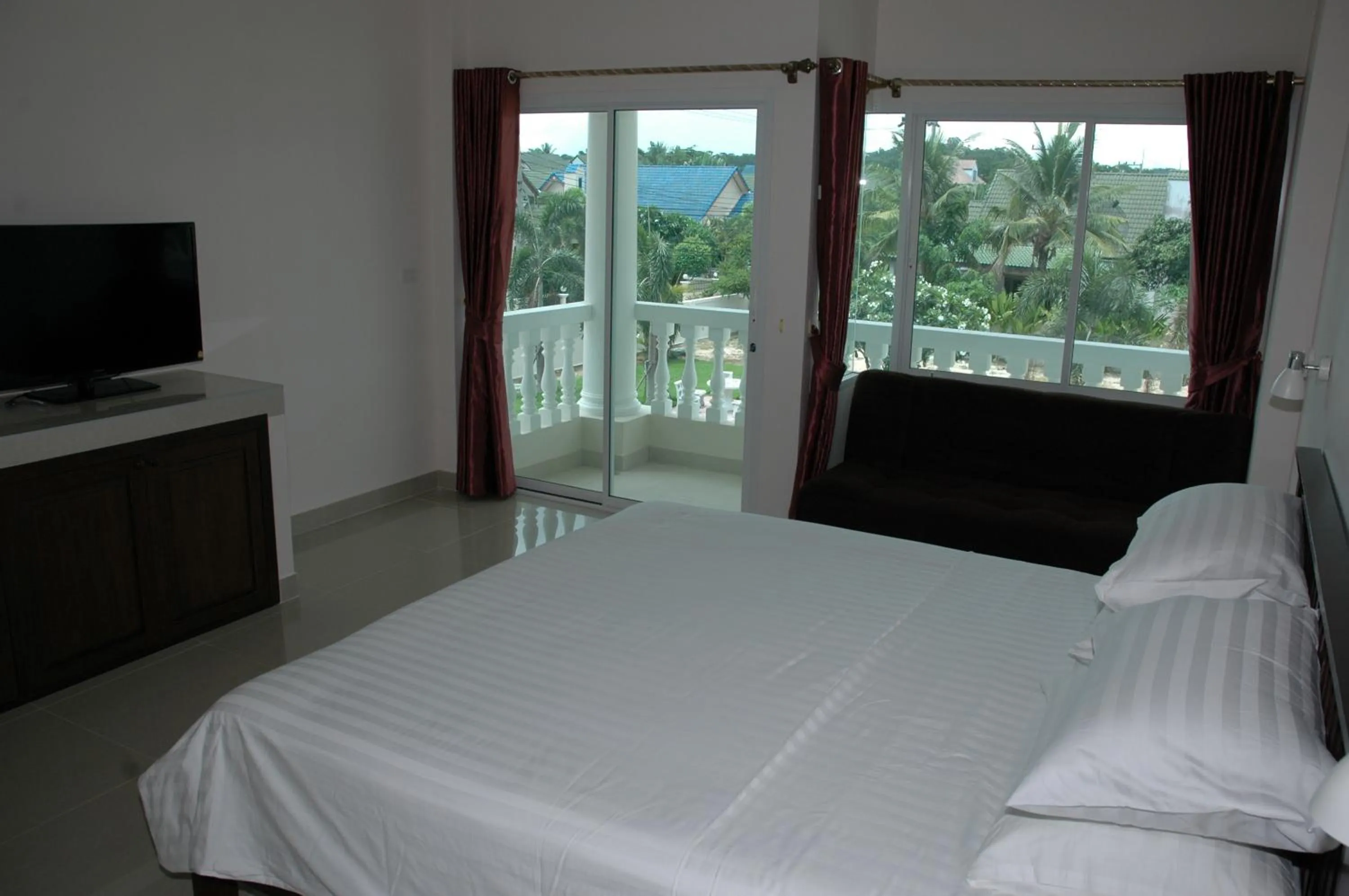 Bed in East Shore Pattaya Resort