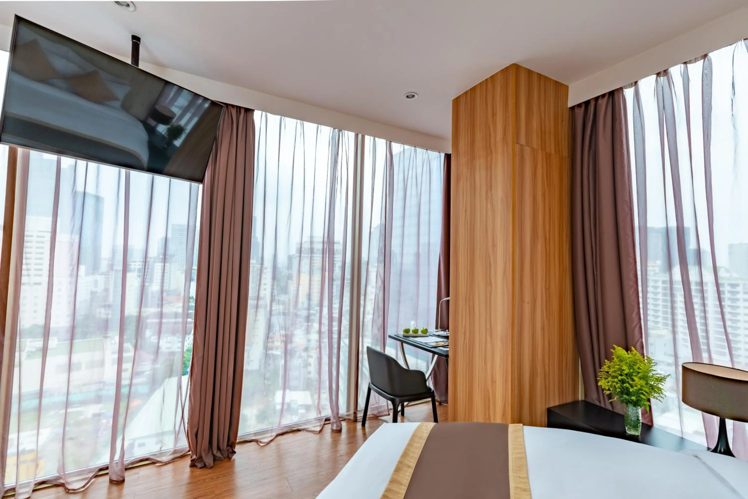 Communal lounge/ TV room, Bed in Bay Hotel Ho Chi Minh