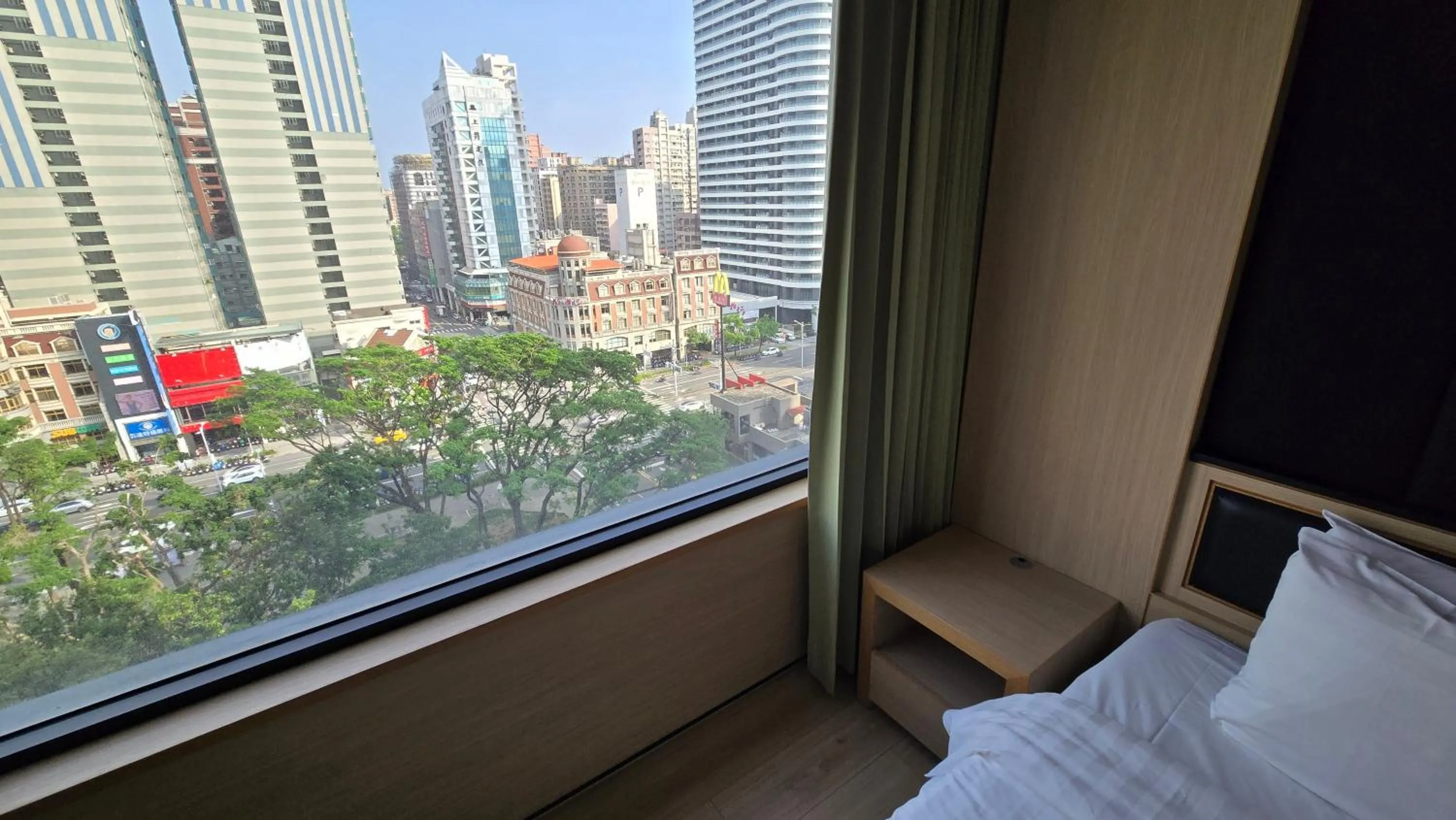 City view, Bed in Hotel R14