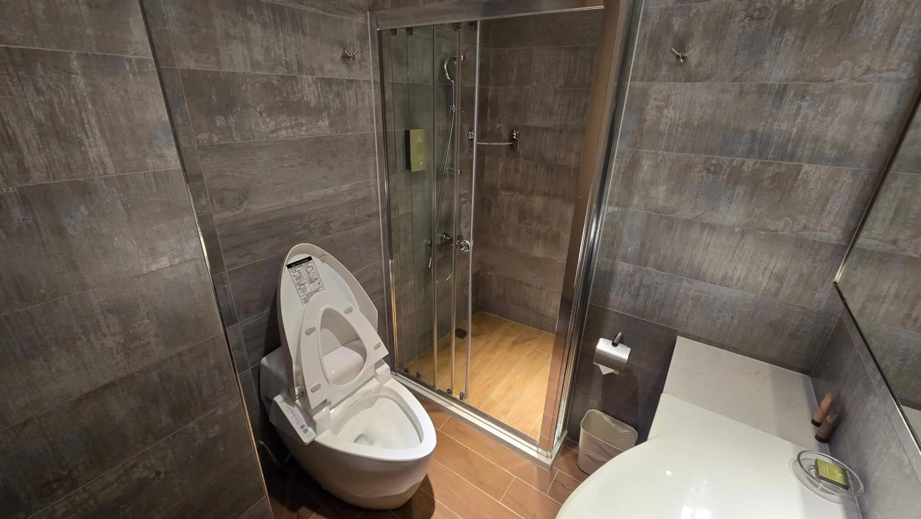 Bathroom in Hotel R14