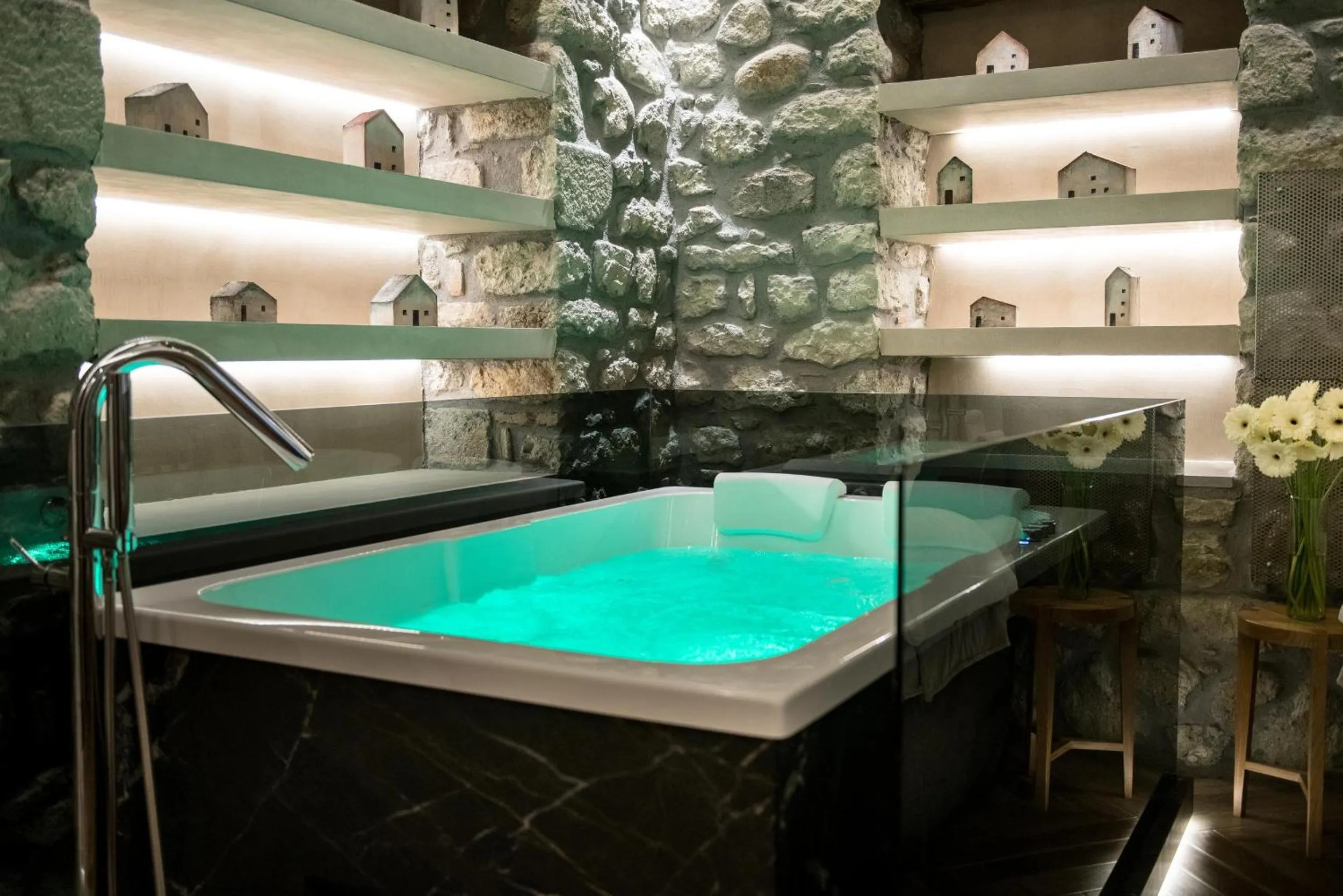 Hot Tub in Tsikeli Boutique Hotel Meteora - Adults Friendly