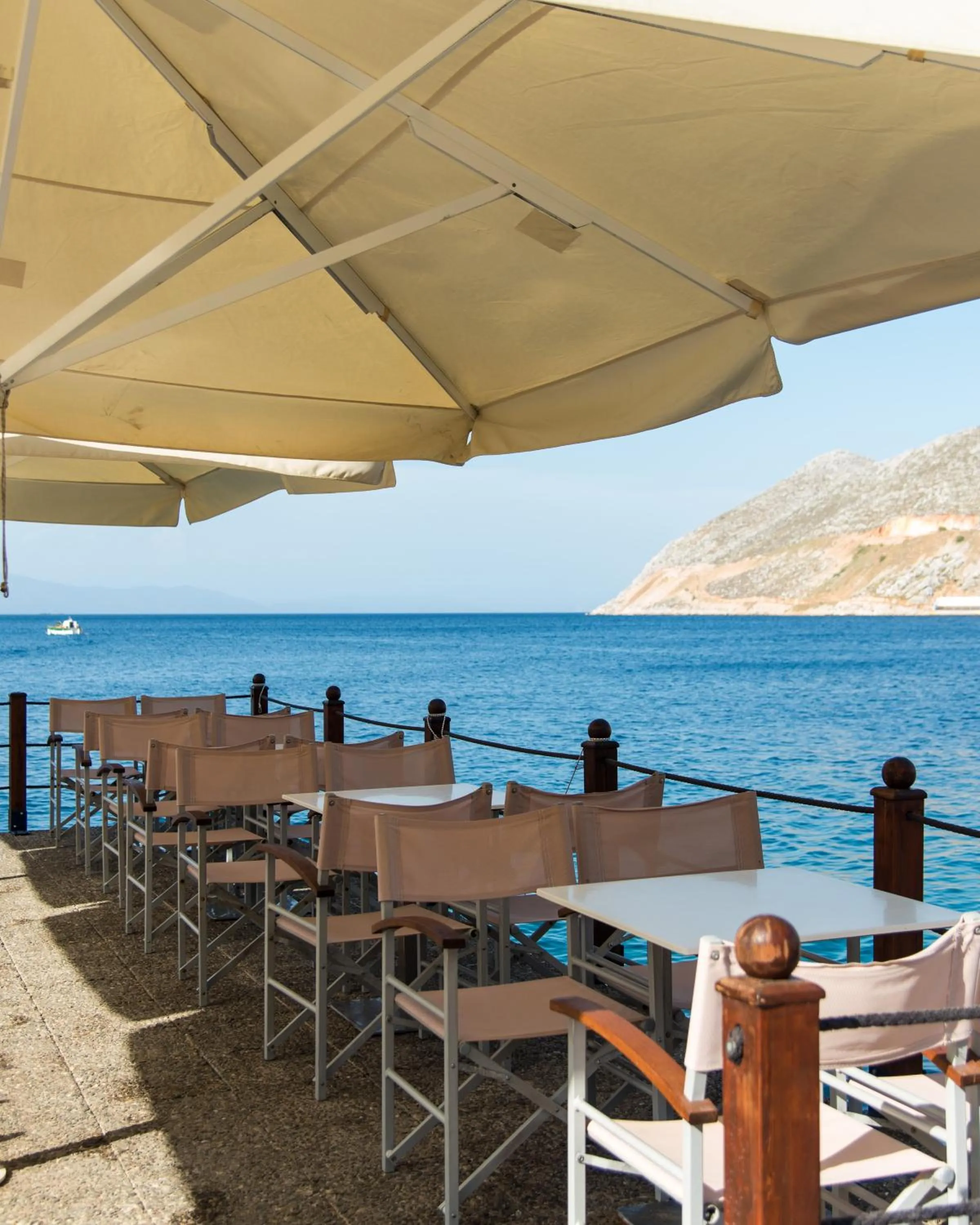 Restaurant/places to eat in Nireus Hotel